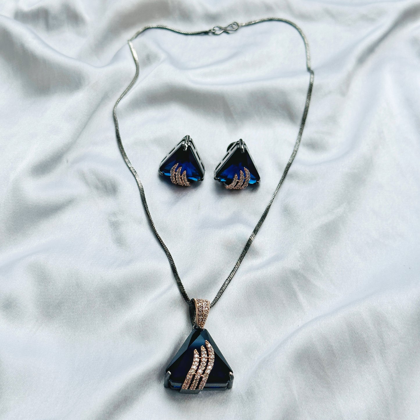 Blue Sapphire Cubic Zircon American Diamond Victorian Plated Pendant Set