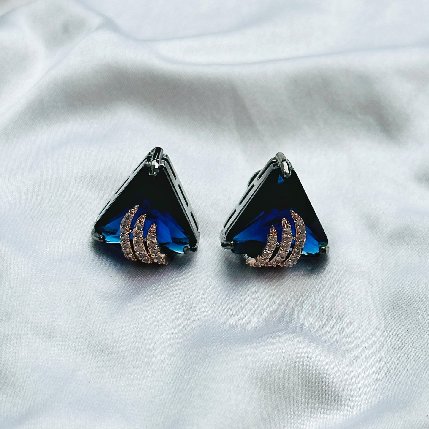 Blue Sapphire Cubic Zircon American Diamond Victorian Plated Pendant Set