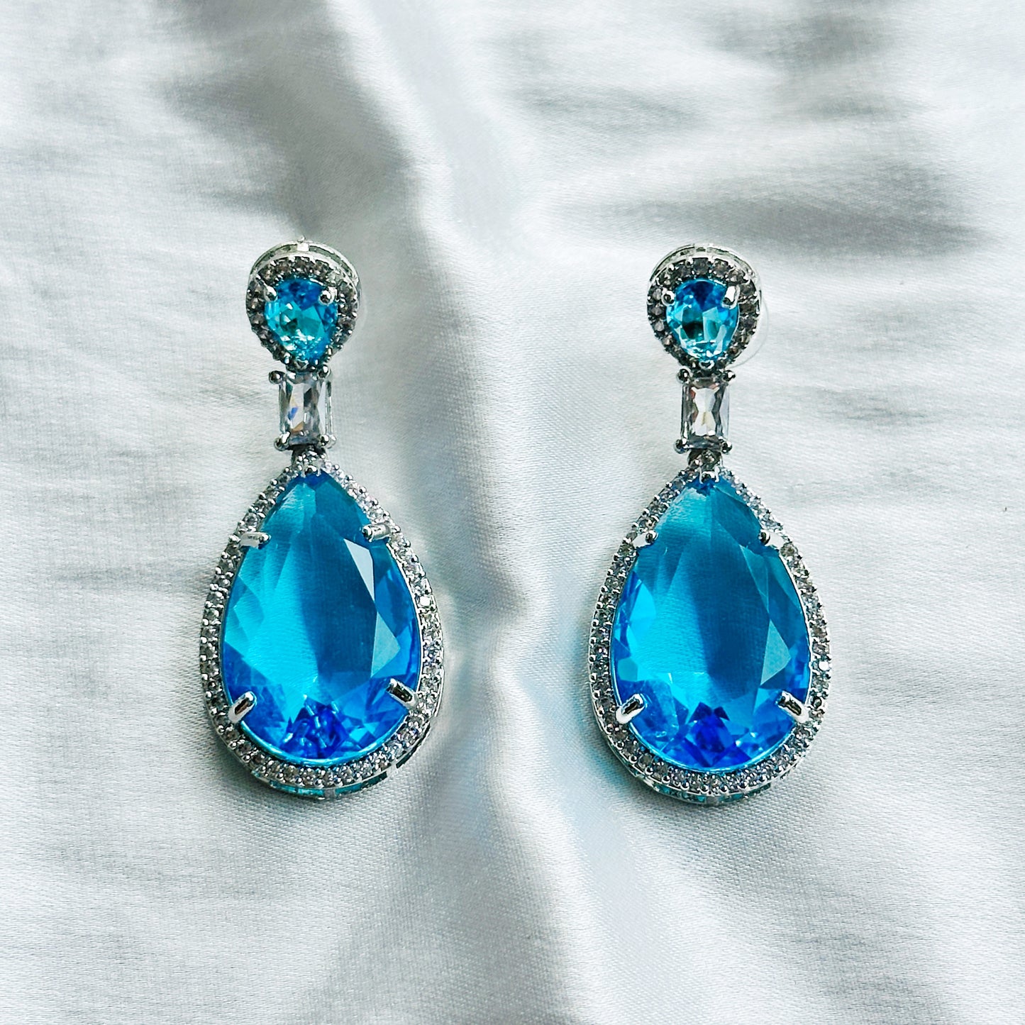 Aqua Blue Sapphire Cubic Zircon Stone American Diamond Silver Plated Necklace Set