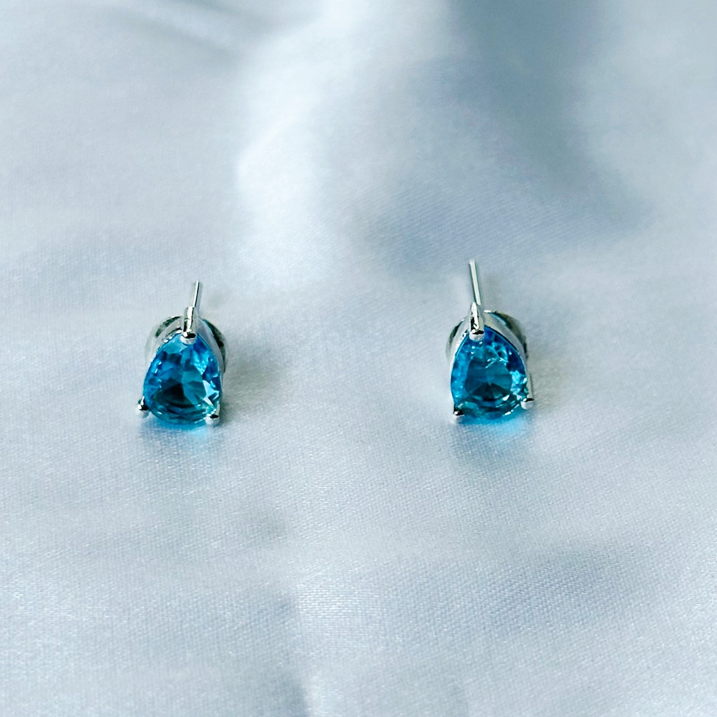 Aqua Blue Sapphire Cubic Zircon American Diamond Silver Plated Pendant Set