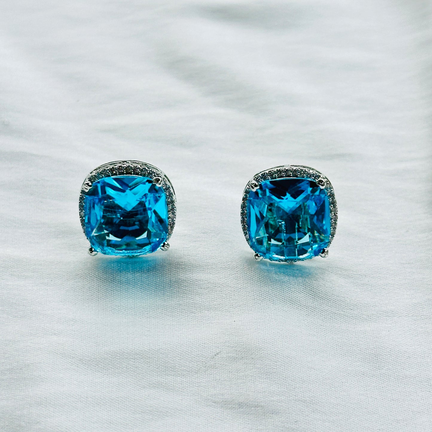 Aqua Blue Sapphire Cubic Zircon American Diamond Silver Plated Pendant Set