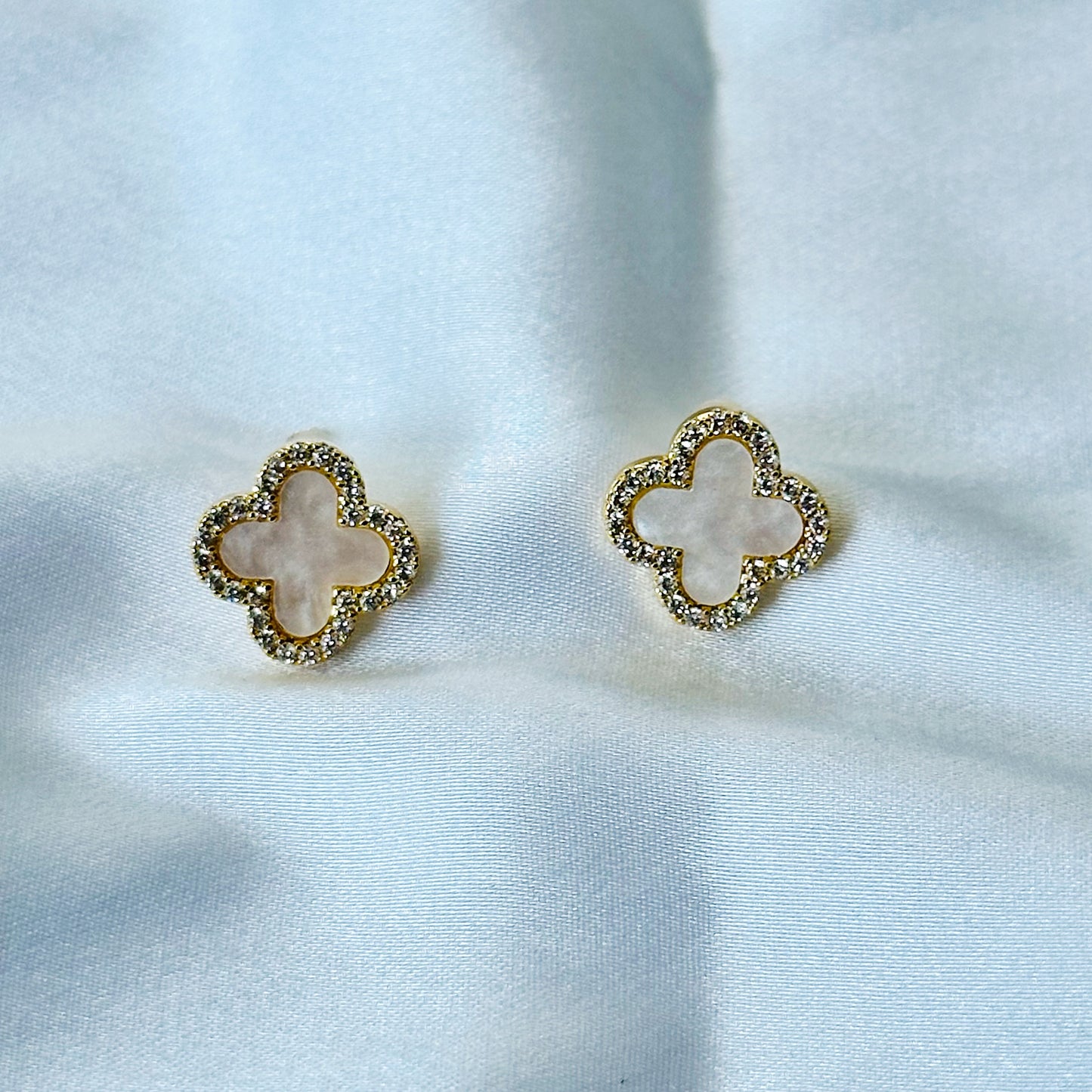 Floral Design Black & White/Gold Plated Stainless Steel Pendant Set
