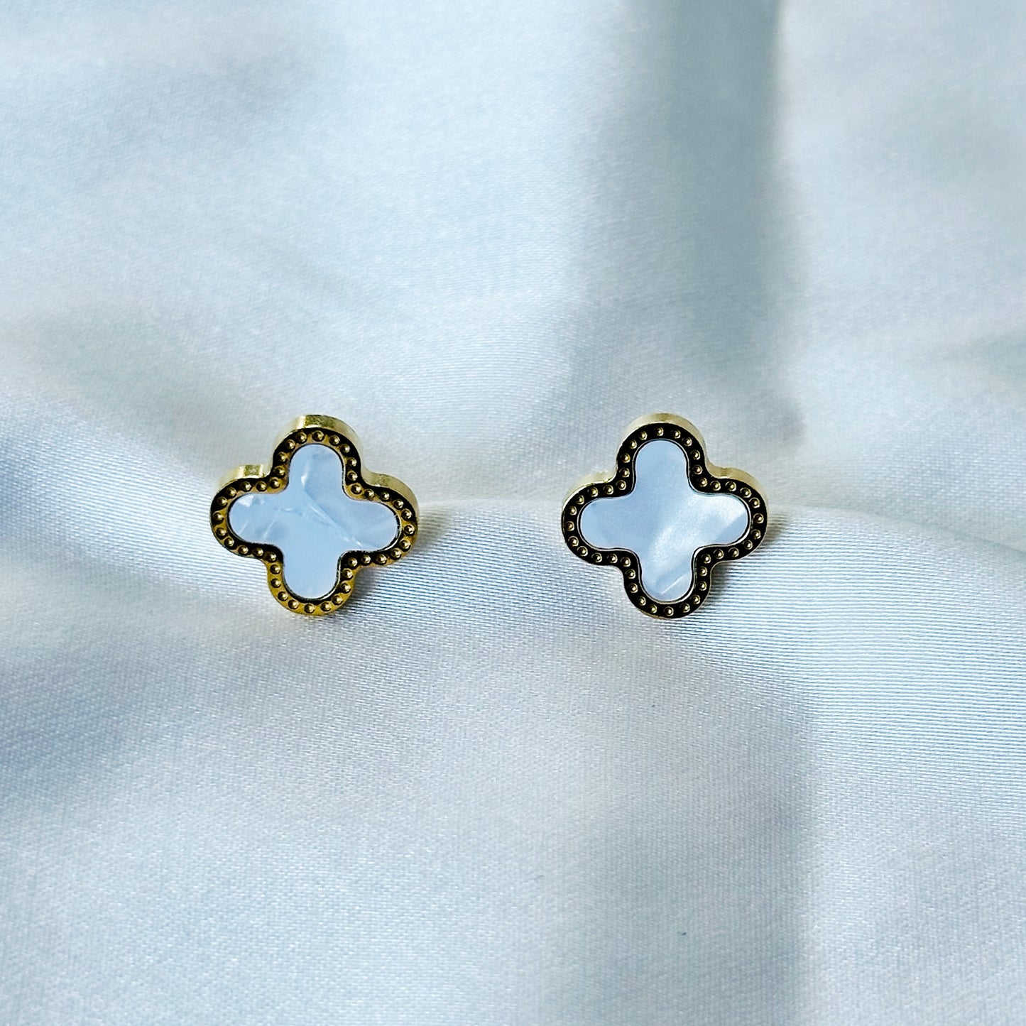Floral Design White/Gold Plated Stainless Steel Pendant Set