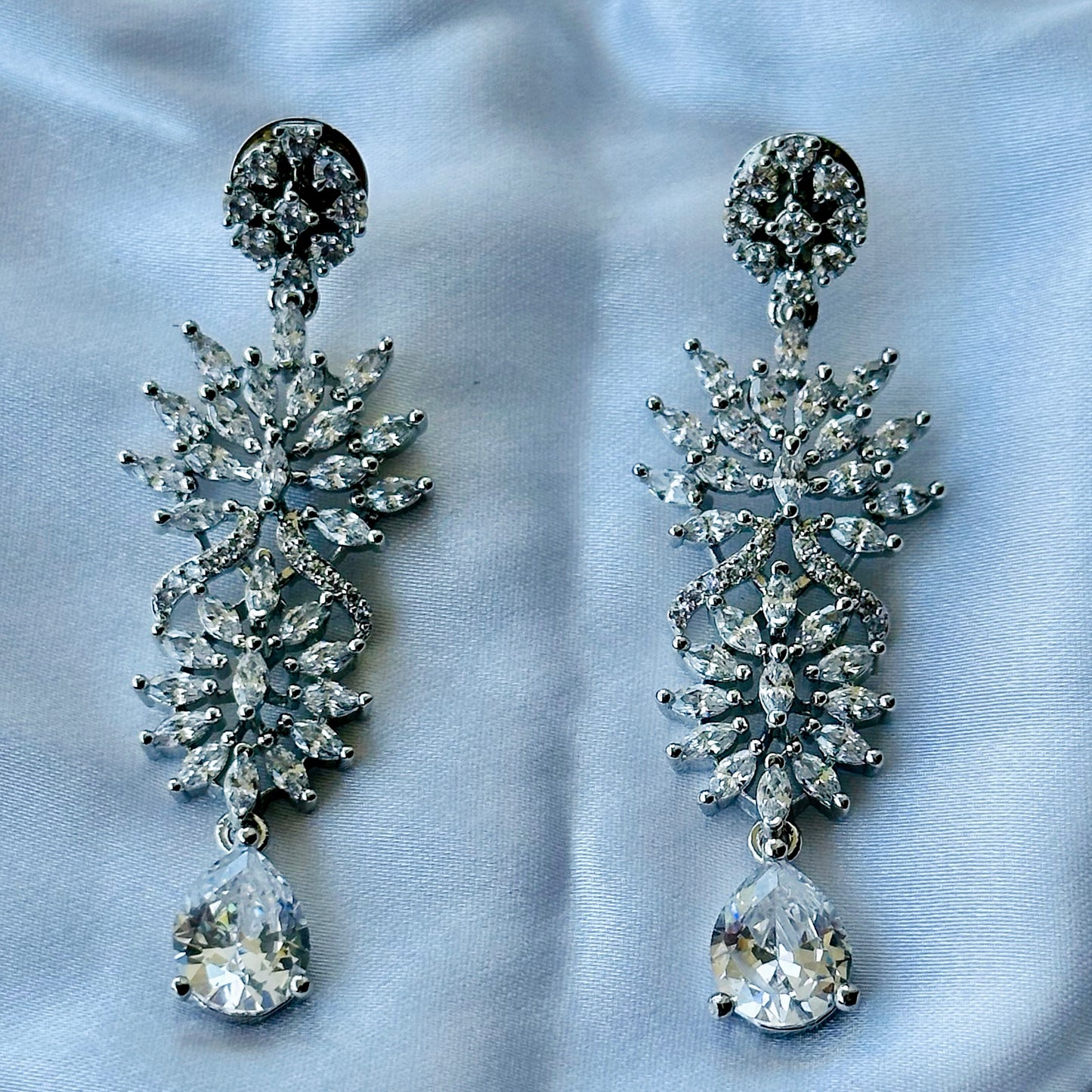 Solitaire Cubic Zircon American Diamond Silver Plated Necklace Set