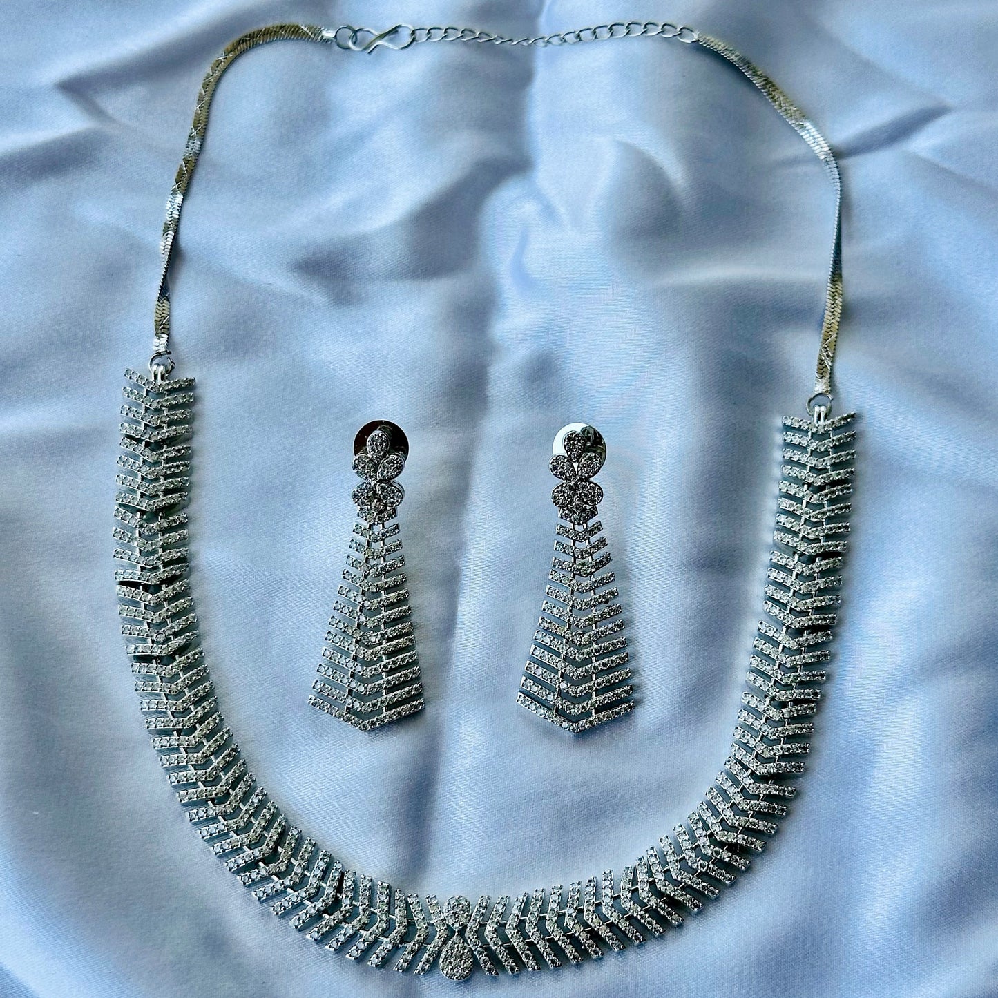 Solitaire Cubic Zircon American Diamond Silver Plated Necklace Set
