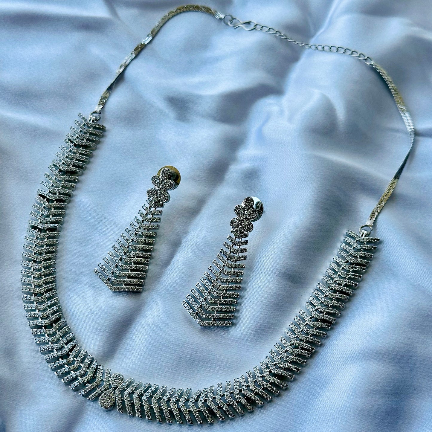 Solitaire Cubic Zircon American Diamond Silver Plated Necklace Set