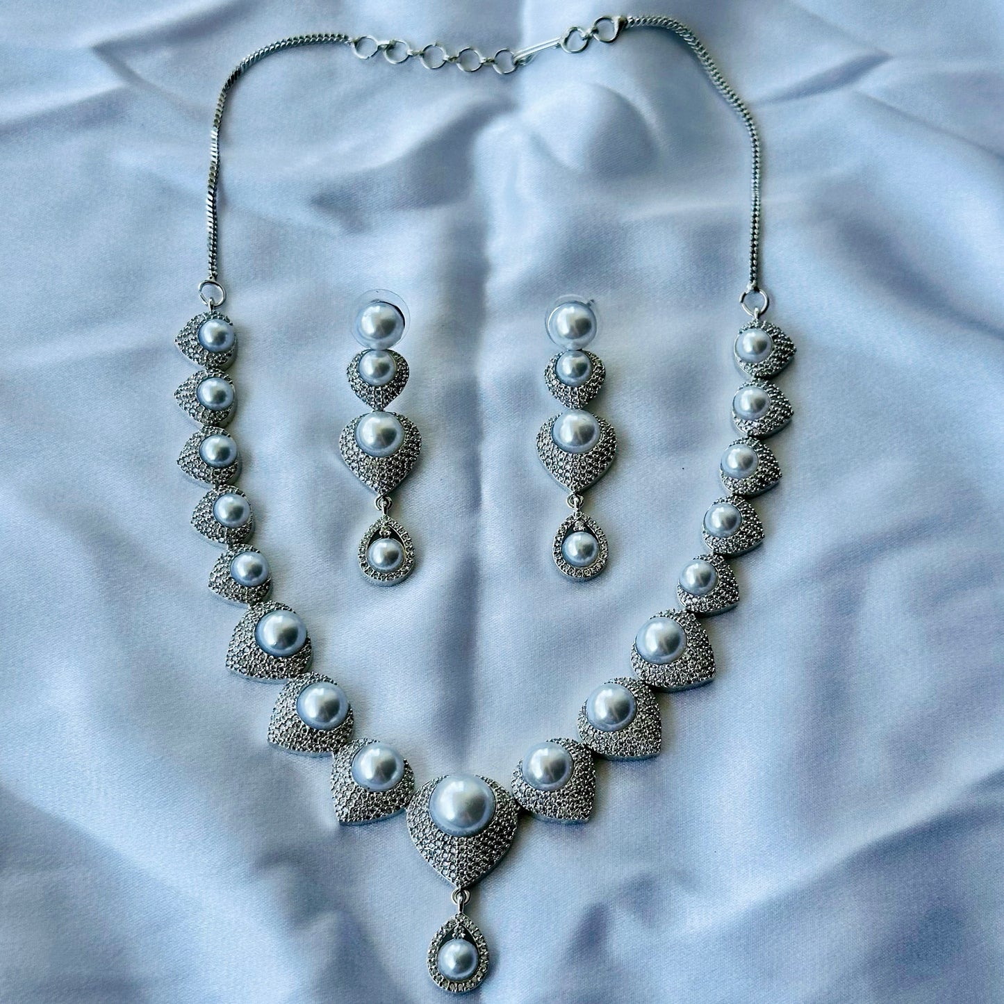 Solitaire Cubic Zircon American Diamond Pearl Studded Silver Plated Necklace Set