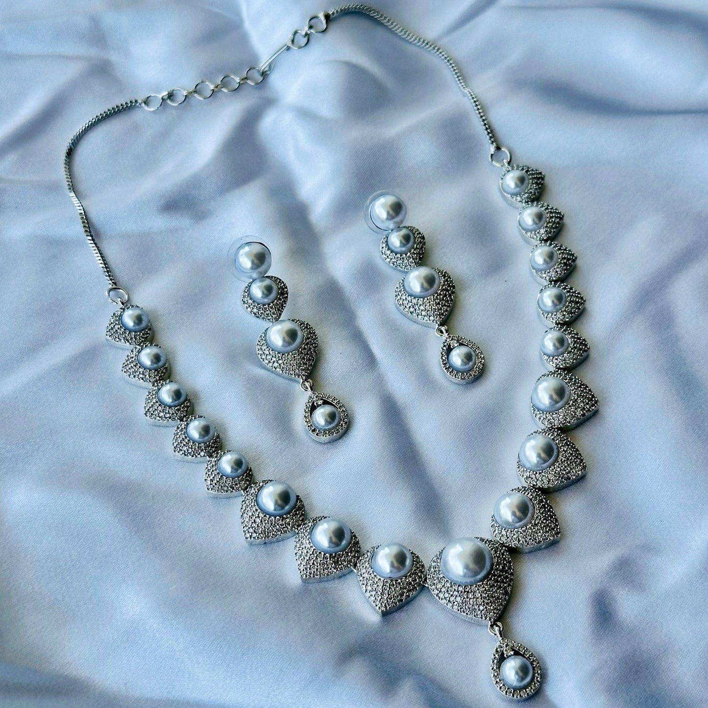 Solitaire Cubic Zircon American Diamond Pearl Studded Silver Plated Necklace Set
