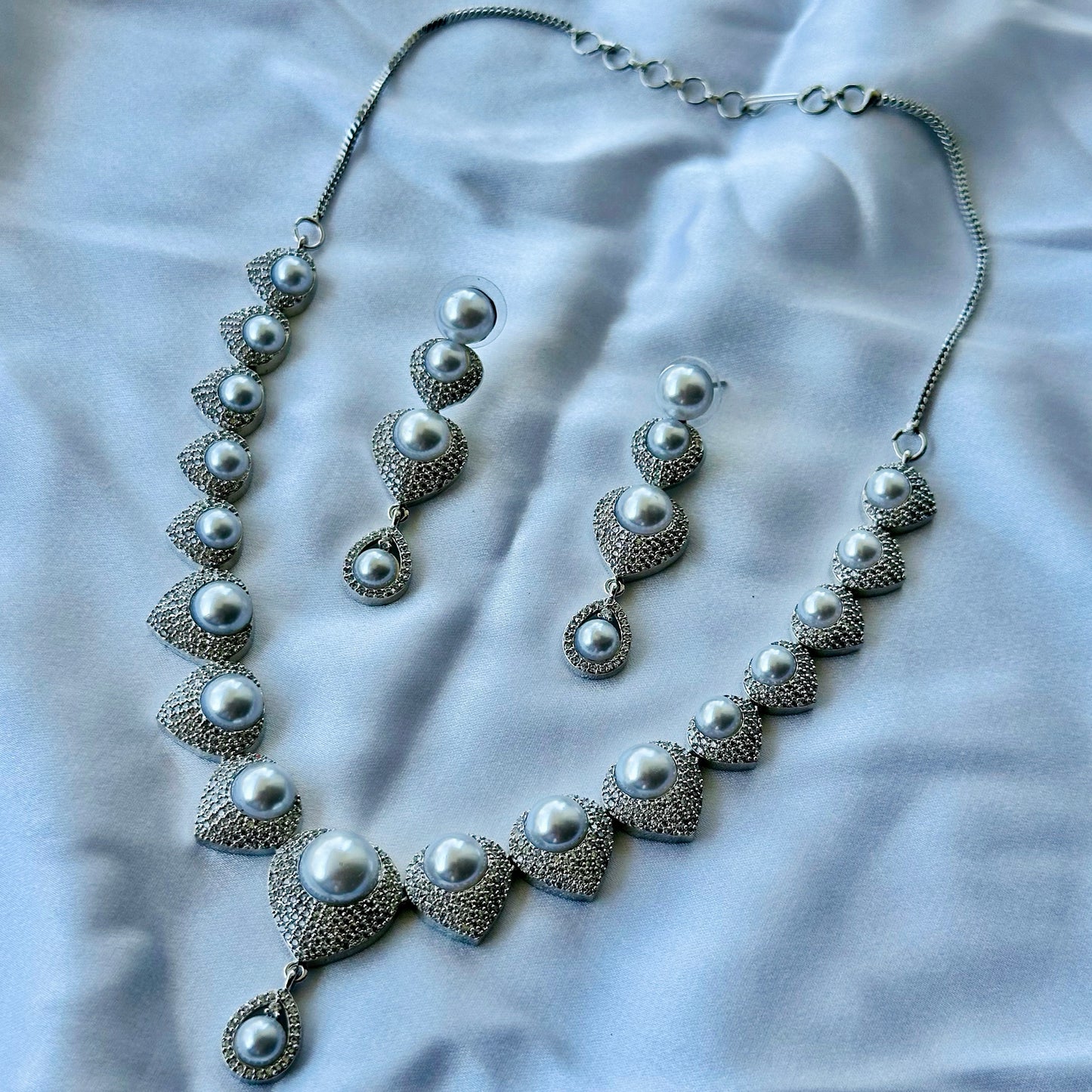 Solitaire Cubic Zircon American Diamond Pearl Studded Silver Plated Necklace Set