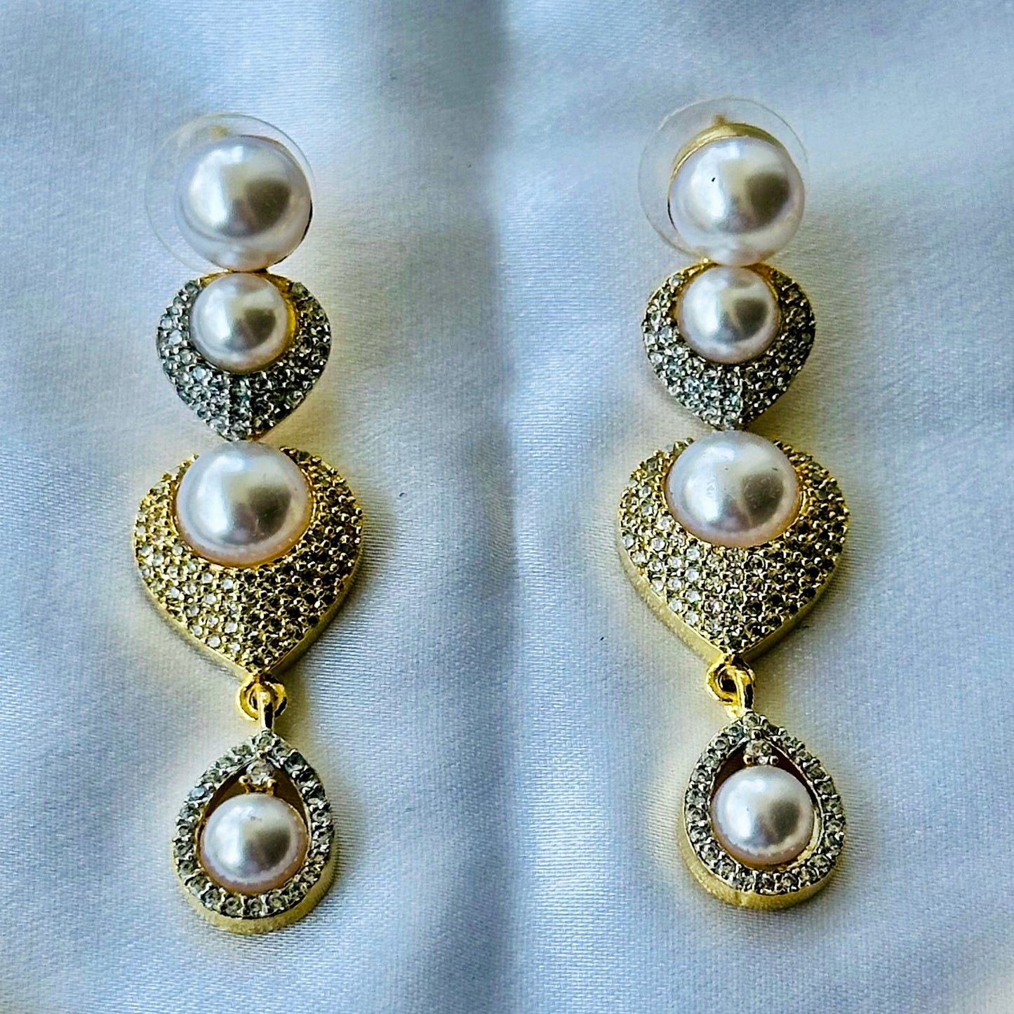 Solitaire Cubic Zircon American Diamond Pearl Studded Gold Plated Necklace Set