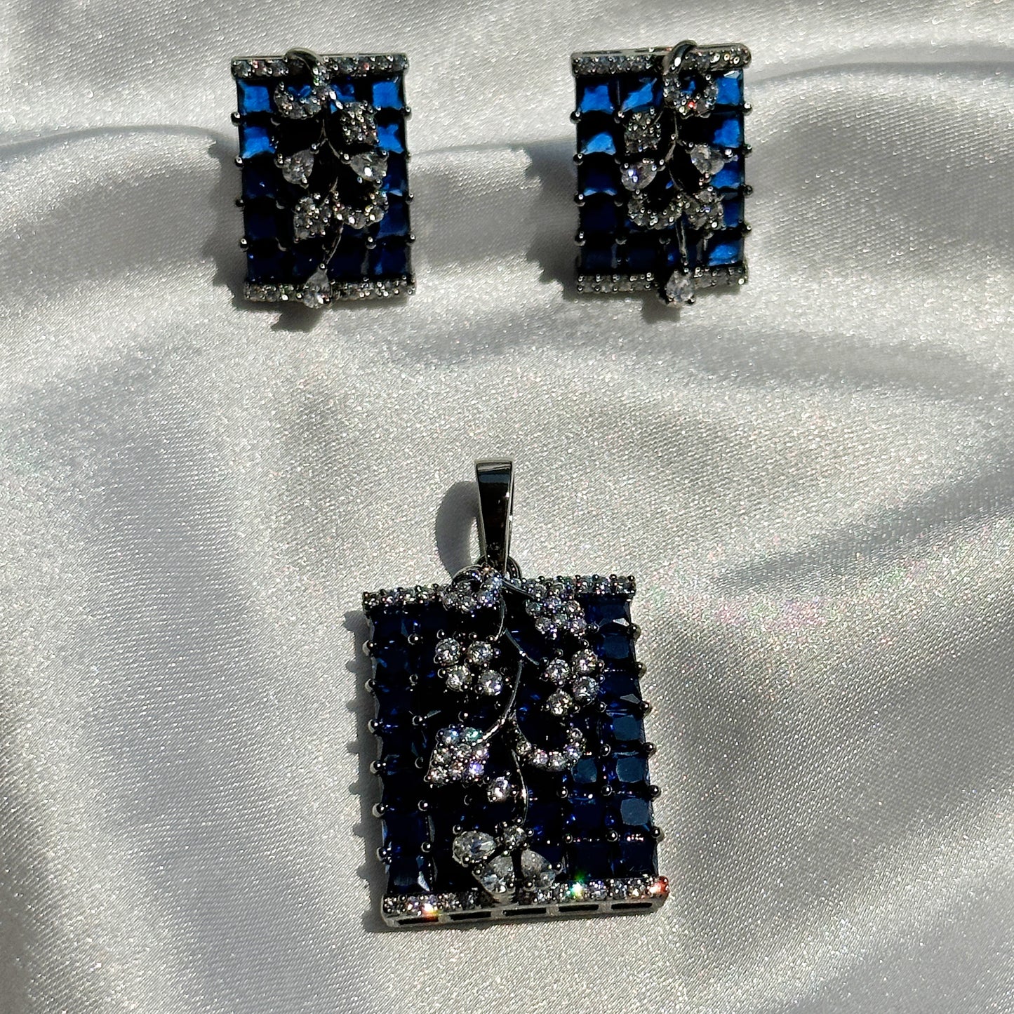Blue Sapphire Cubic Zircon American Diamond Victorian Plating Pendant Set
