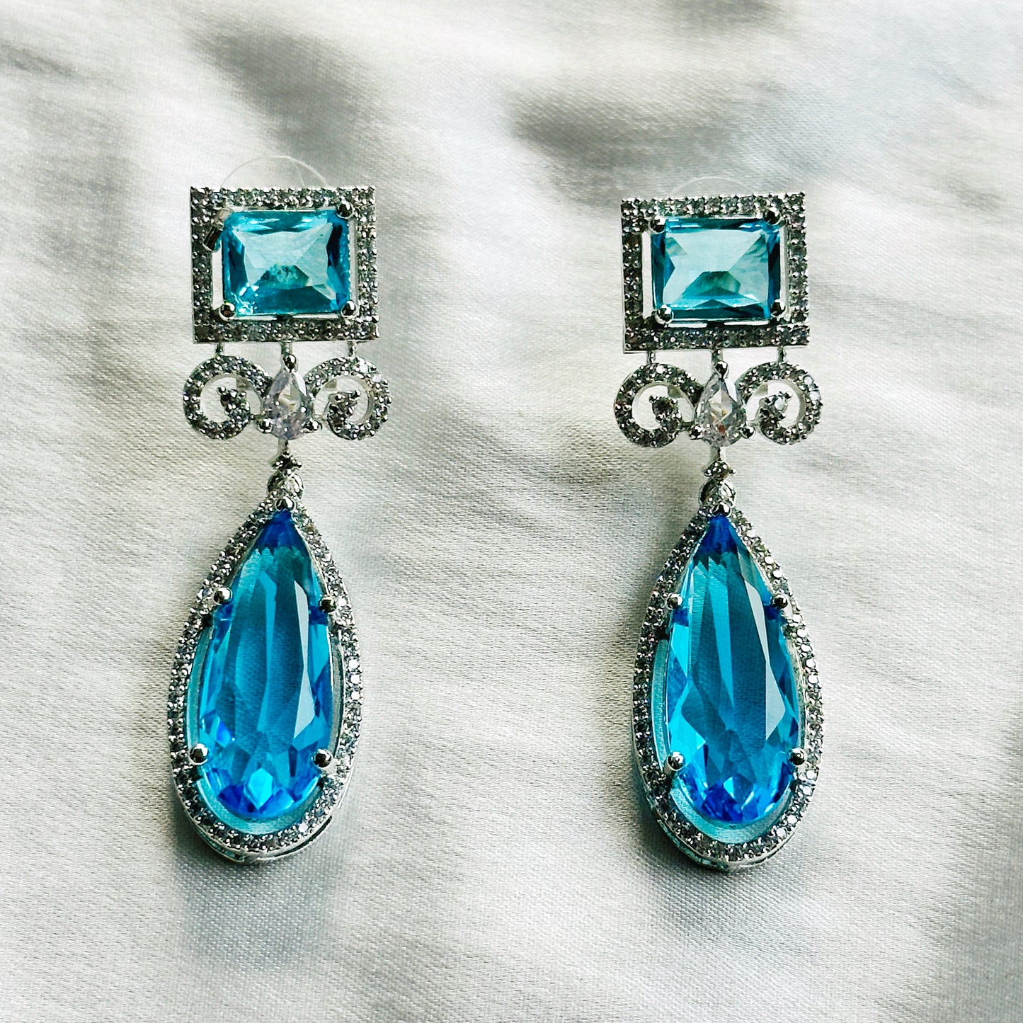 Aqua Blue Sapphire Cubic Zircon Stone American Diamond Silver Plated Necklace Set