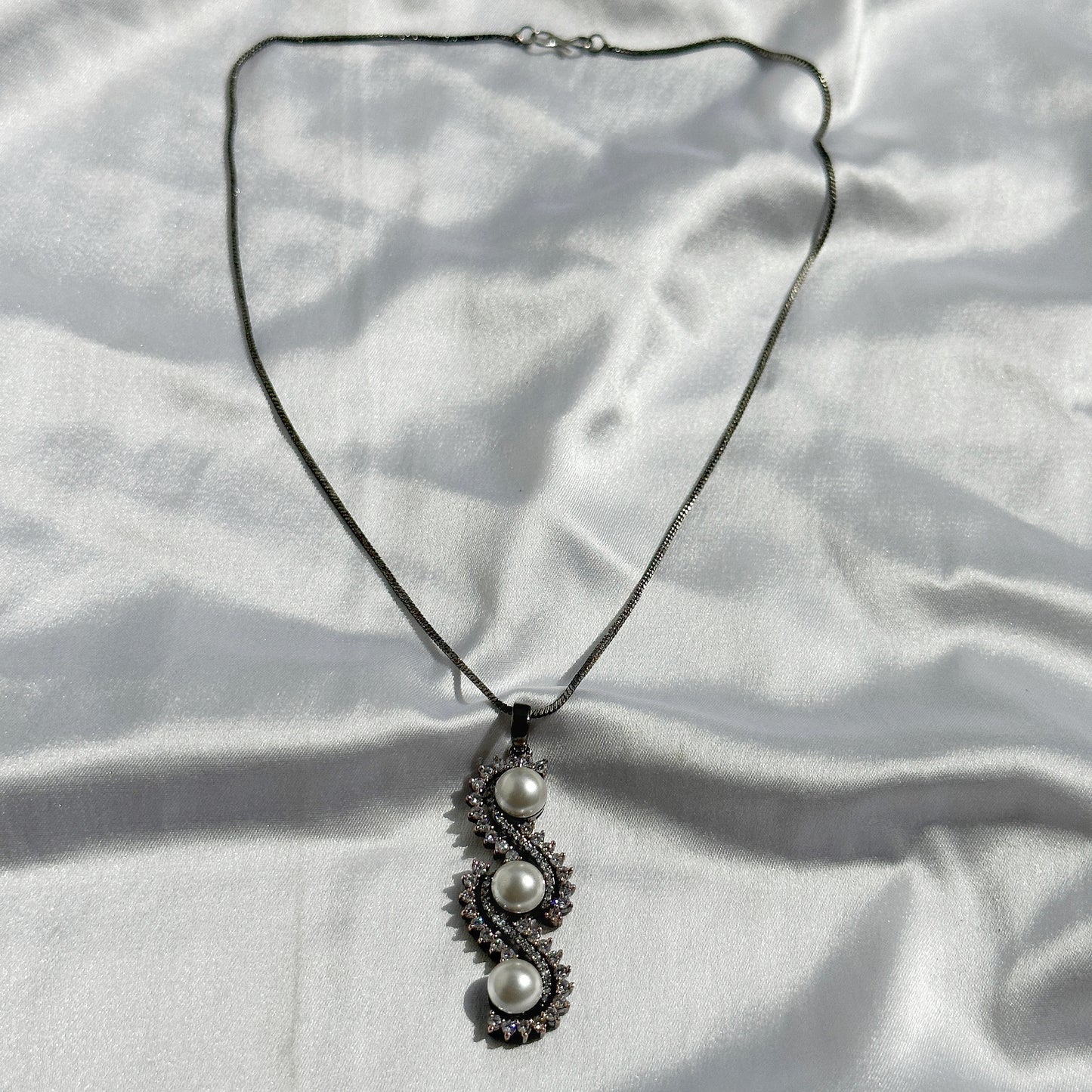 American Diamond Pearl Victorian Plated Pendant Set