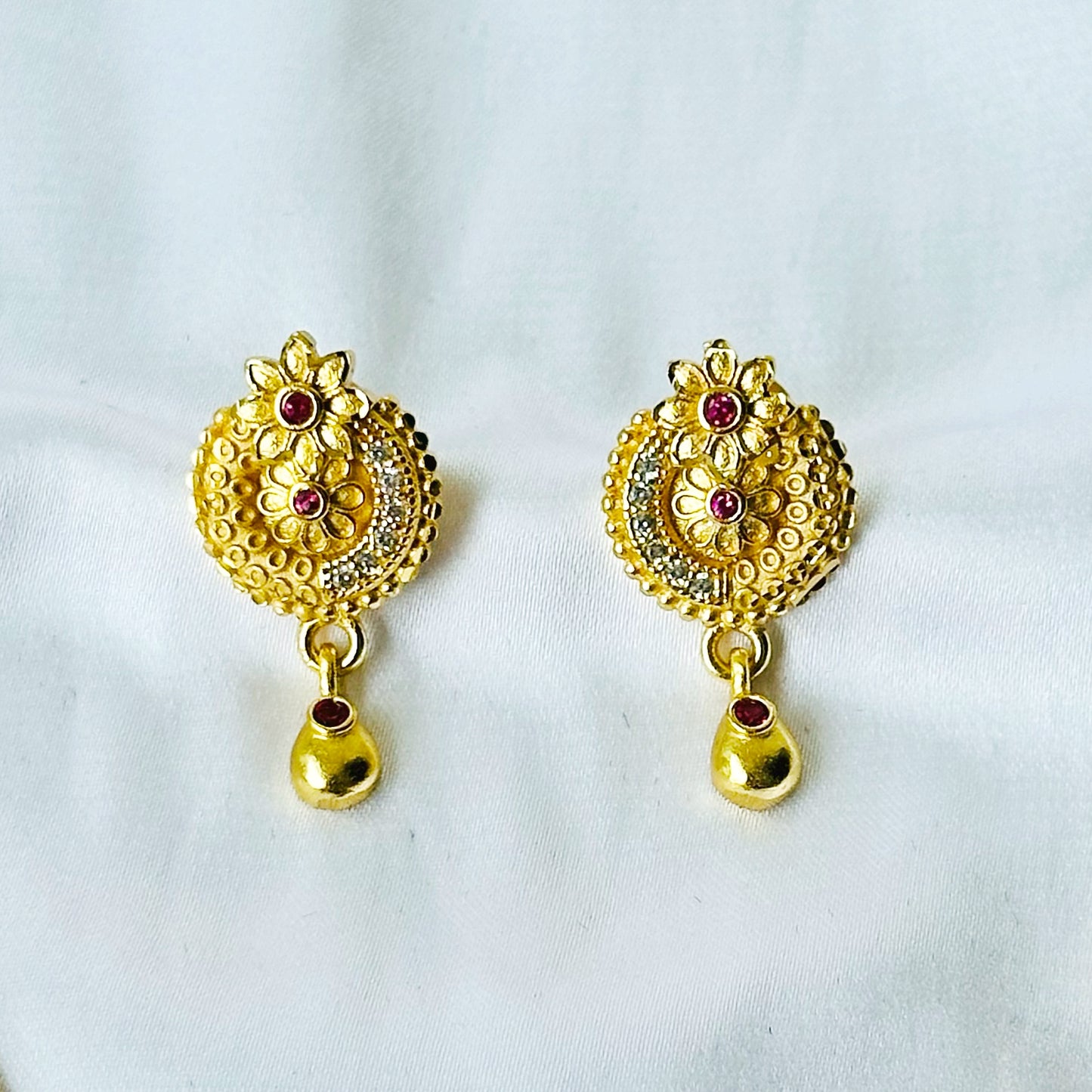 Round Floral Leaf Design American Diamond 1 Micron Gold Plated Pendant Set