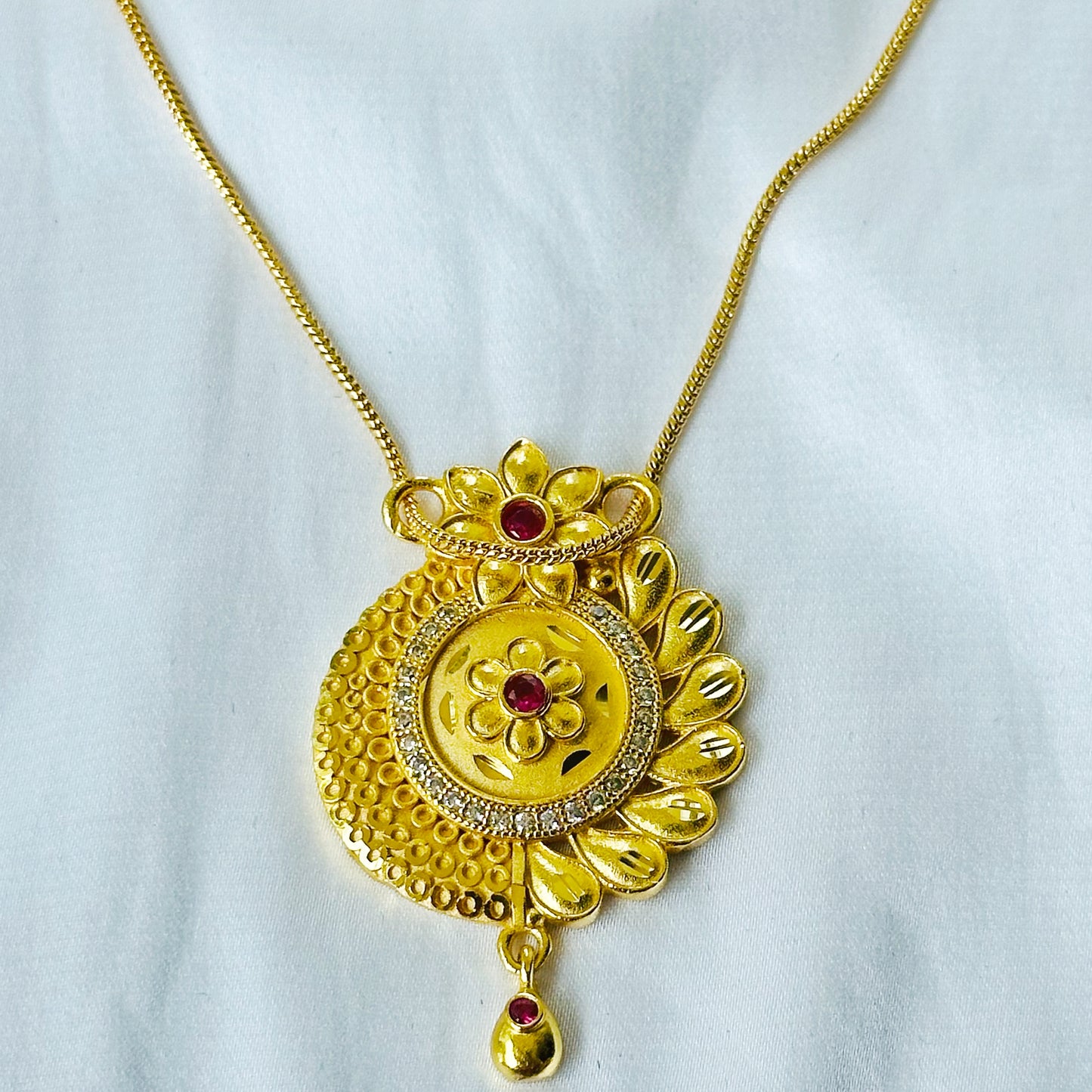 Round Floral Leaf Design American Diamond 1 Micron Gold Plated Pendant Set