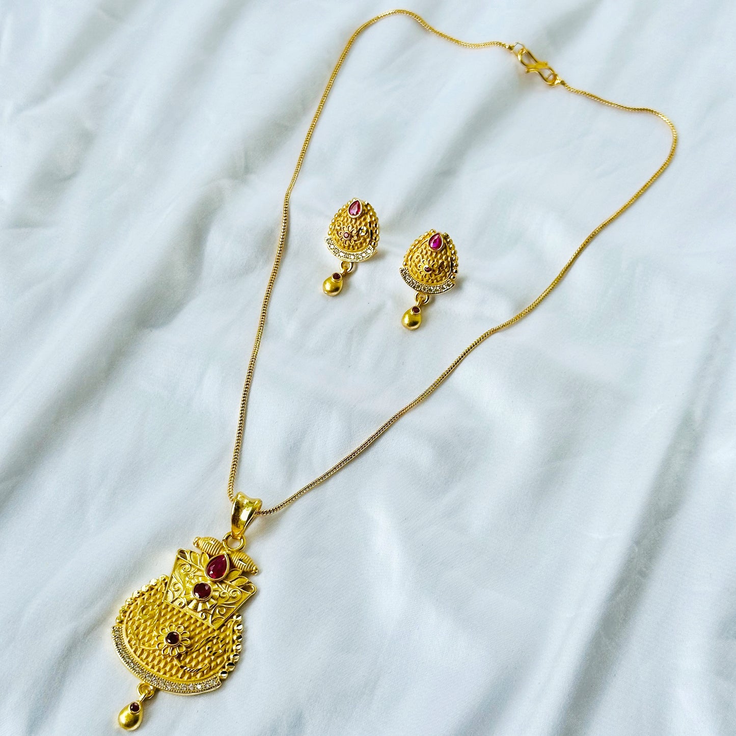 Drop Design American Diamond 1 Micron Gold Plated Pendant Set