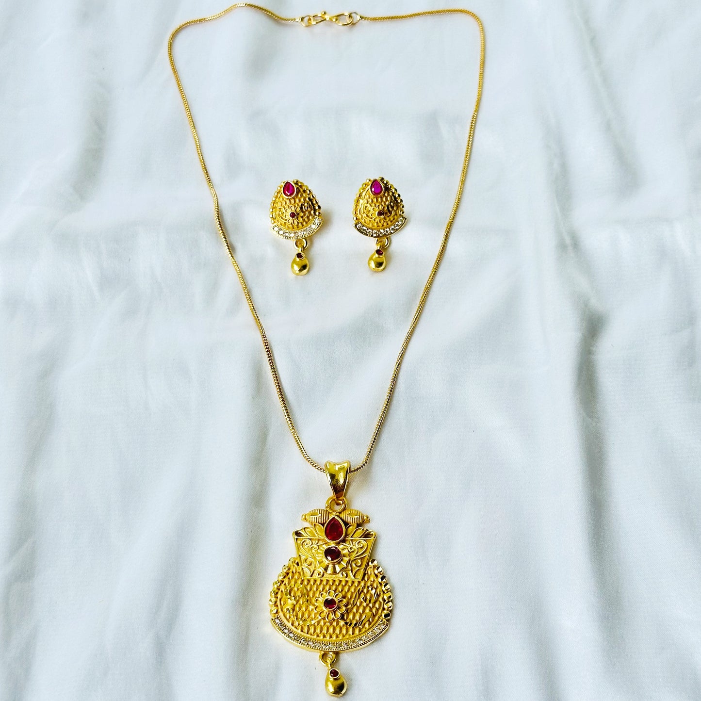 Abstract Drop Design American Diamond 1 Micron Gold Plated Pendant Set