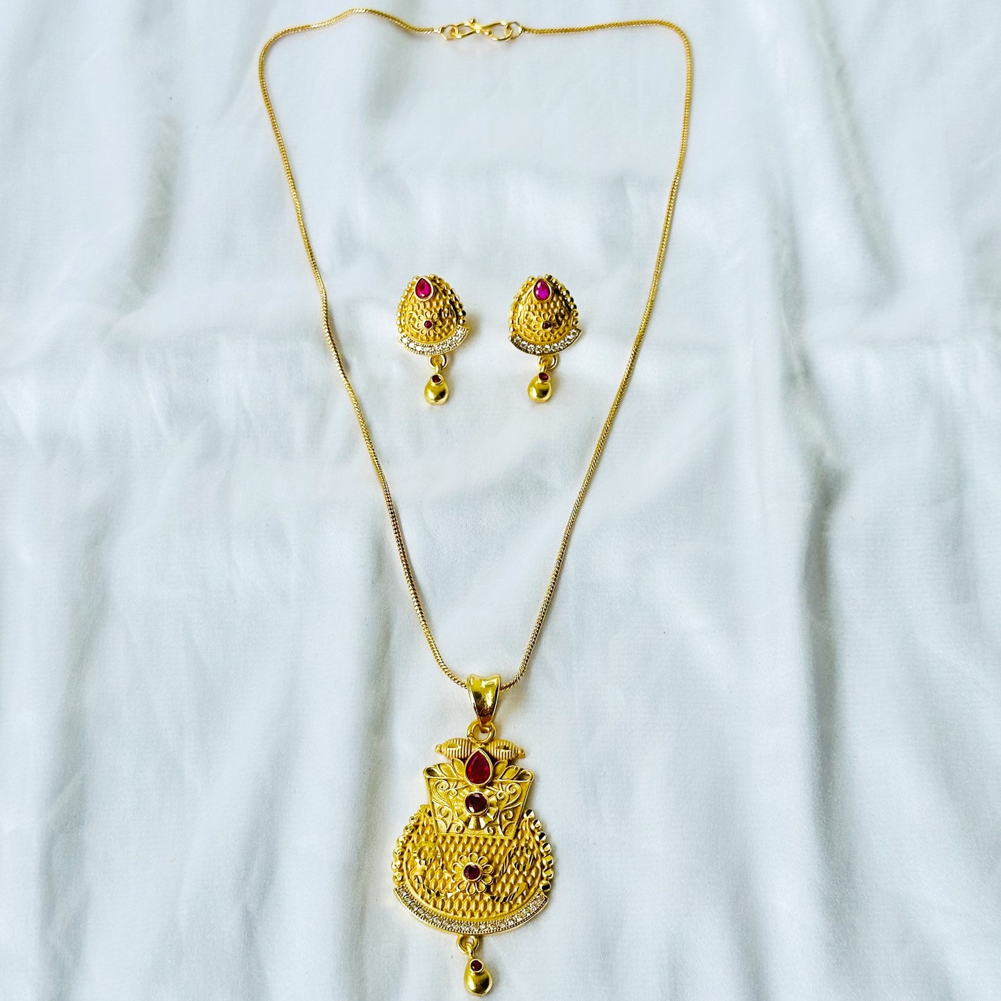 Abstract Drop Design American Diamond 1 Micron Gold Plated Pendant Set