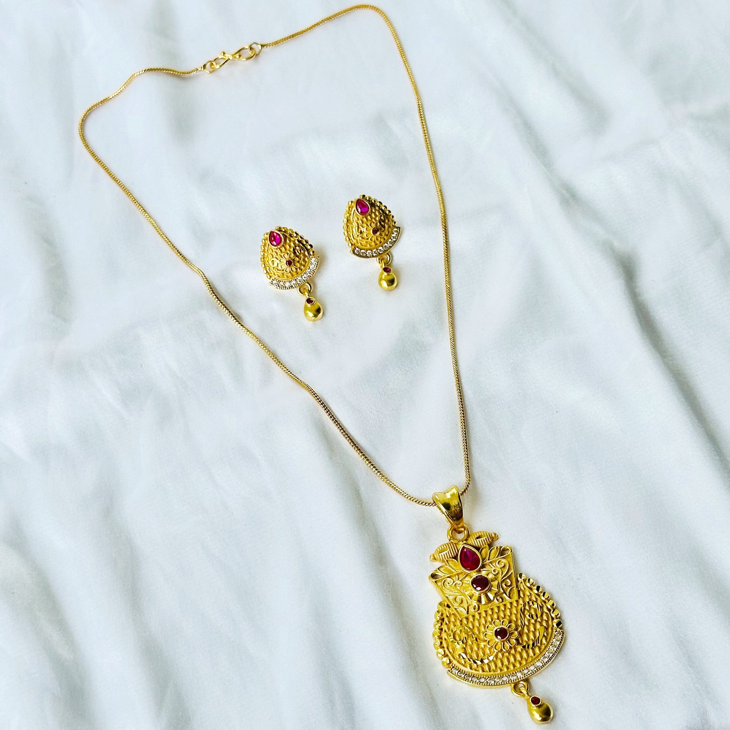 Abstract Drop Design American Diamond 1 Micron Gold Plated Pendant Set