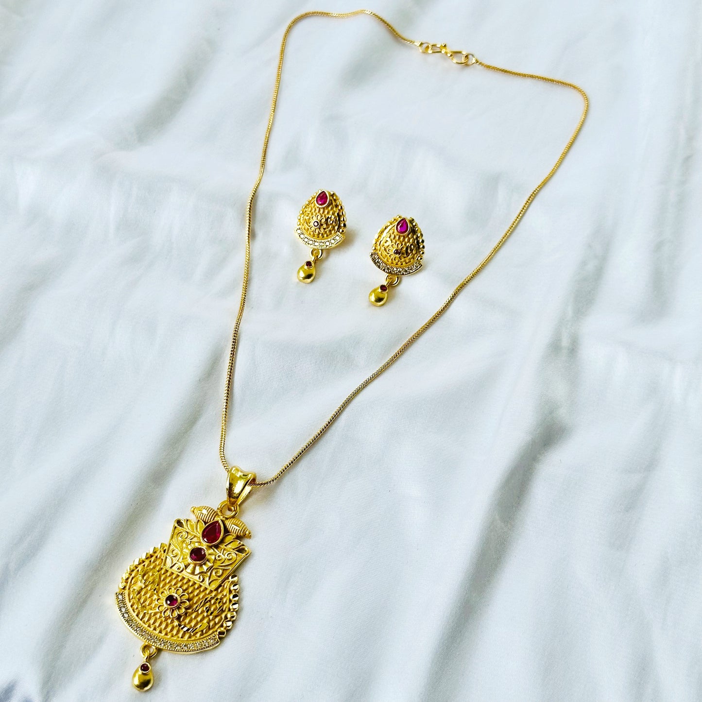 Abstract Drop Design American Diamond 1 Micron Gold Plated Pendant Set