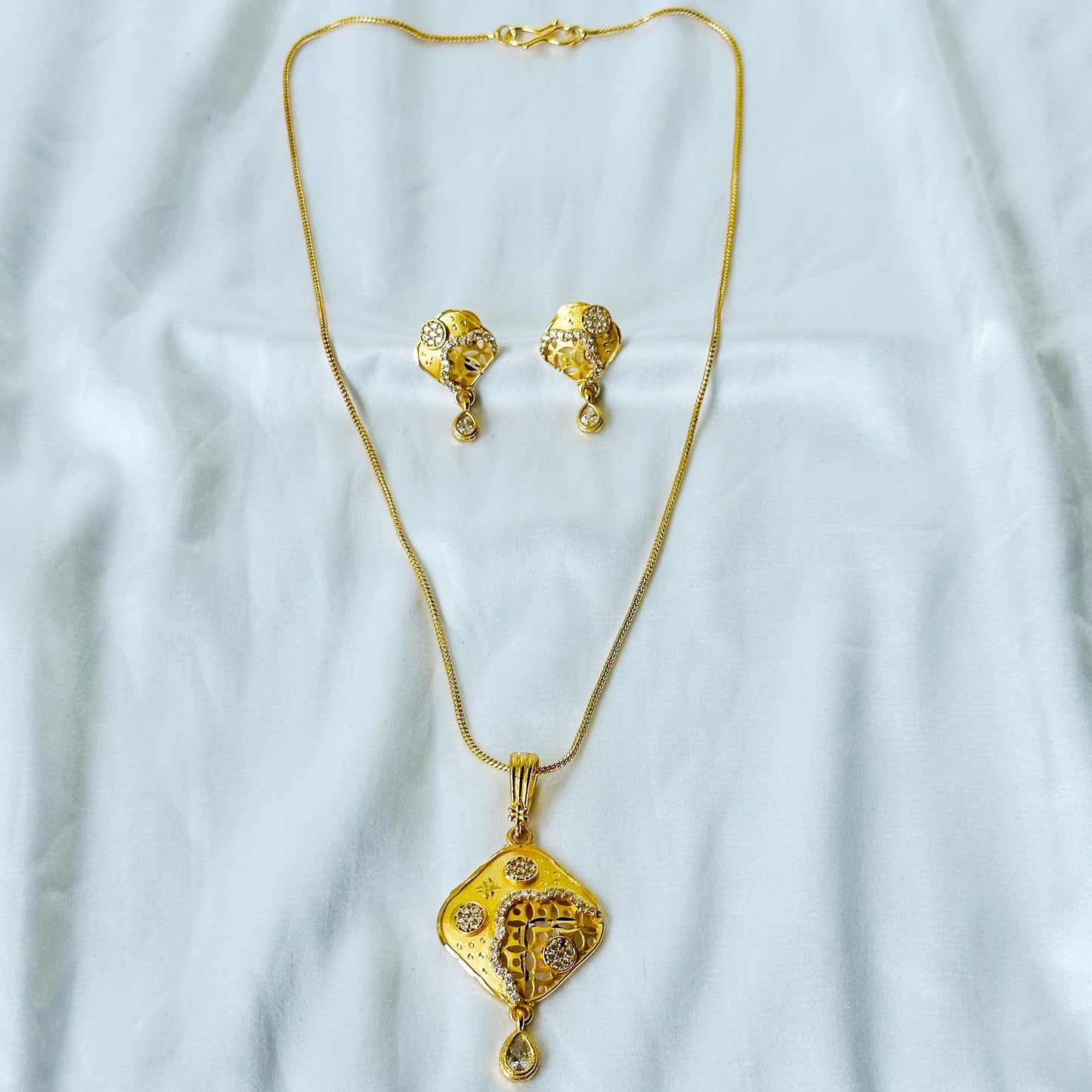 Abstract Design American Diamond 1 Micron Gold Plated Pendant Set
