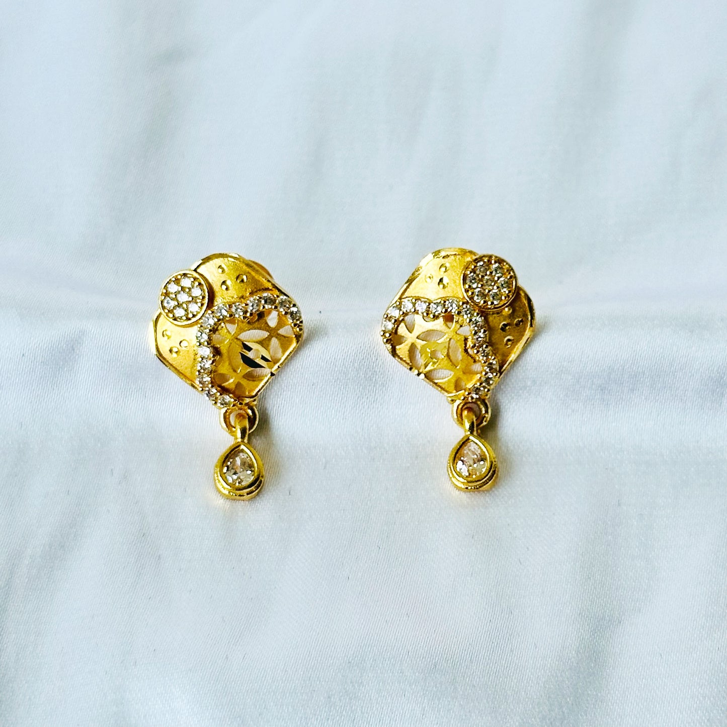 Abstract Design American Diamond 1 Micron Gold Plated Pendant Set