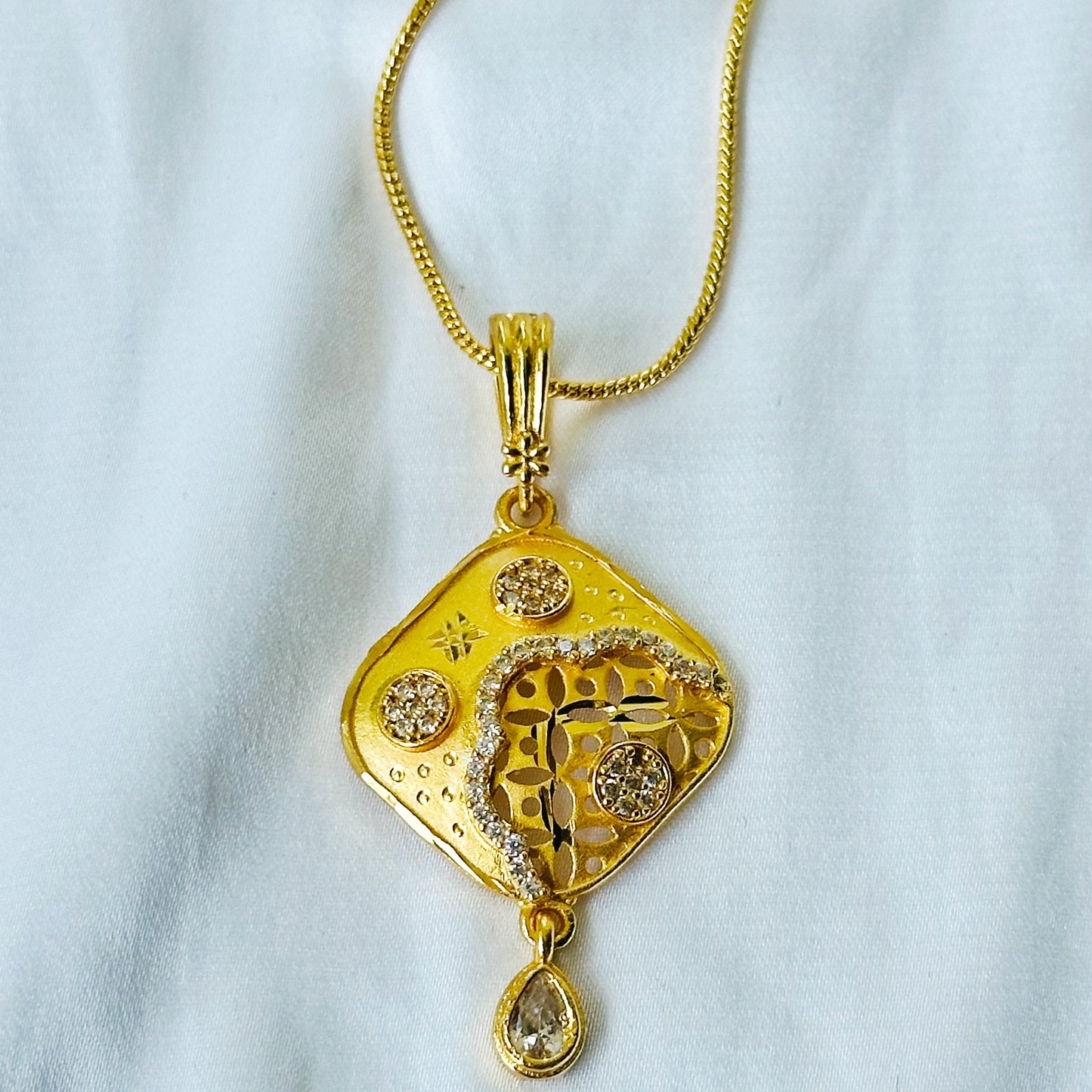 Solitaire Cubic Zirconia American Diamond 1 Micron Gold Plated Pendant Set