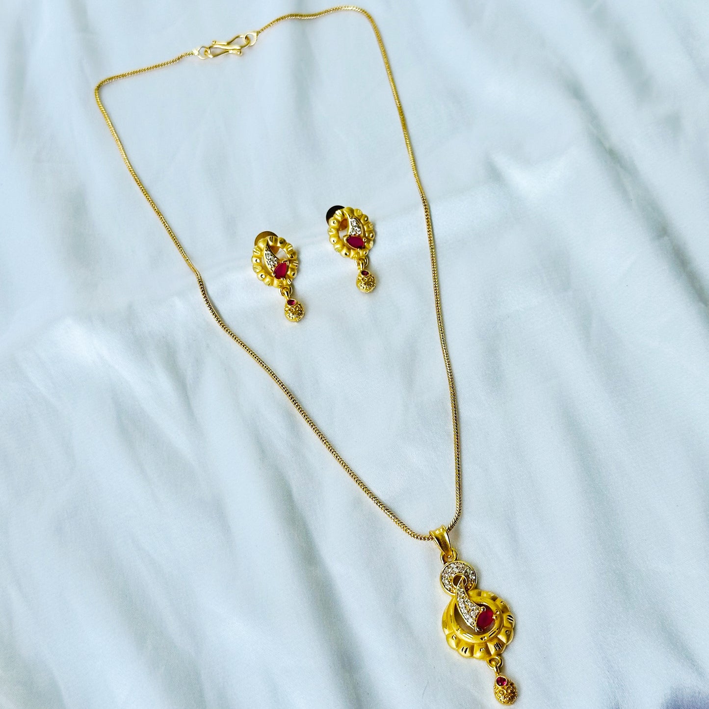 Round Drop Design American Diamond 1 Micron Gold Plated Pendant Set