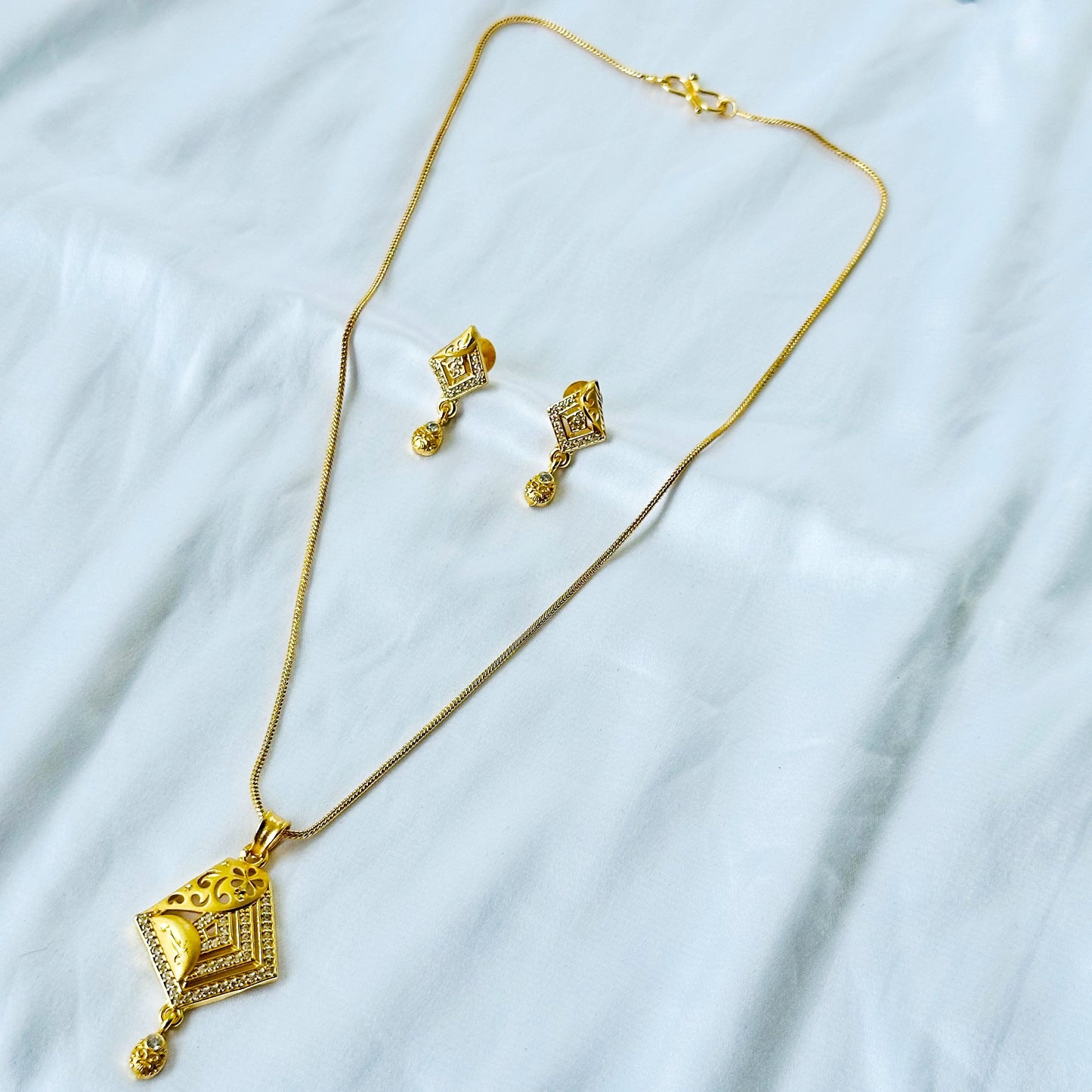 Abstract Floral Design American Diamond 1 Micron Gold Plated Pendant Set