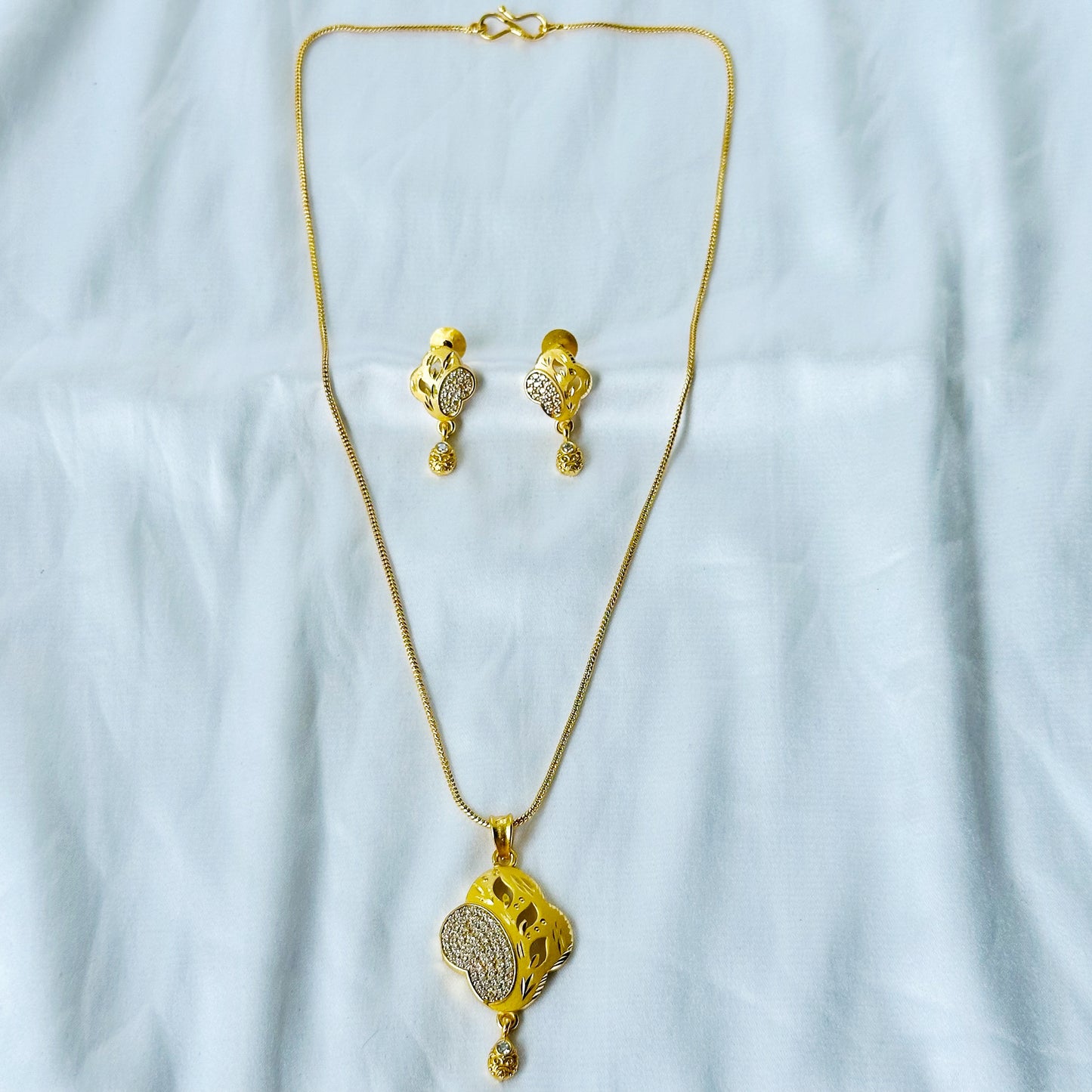 Abstract Leaf Design American Diamond 1 Micron Gold Plated Pendant Set