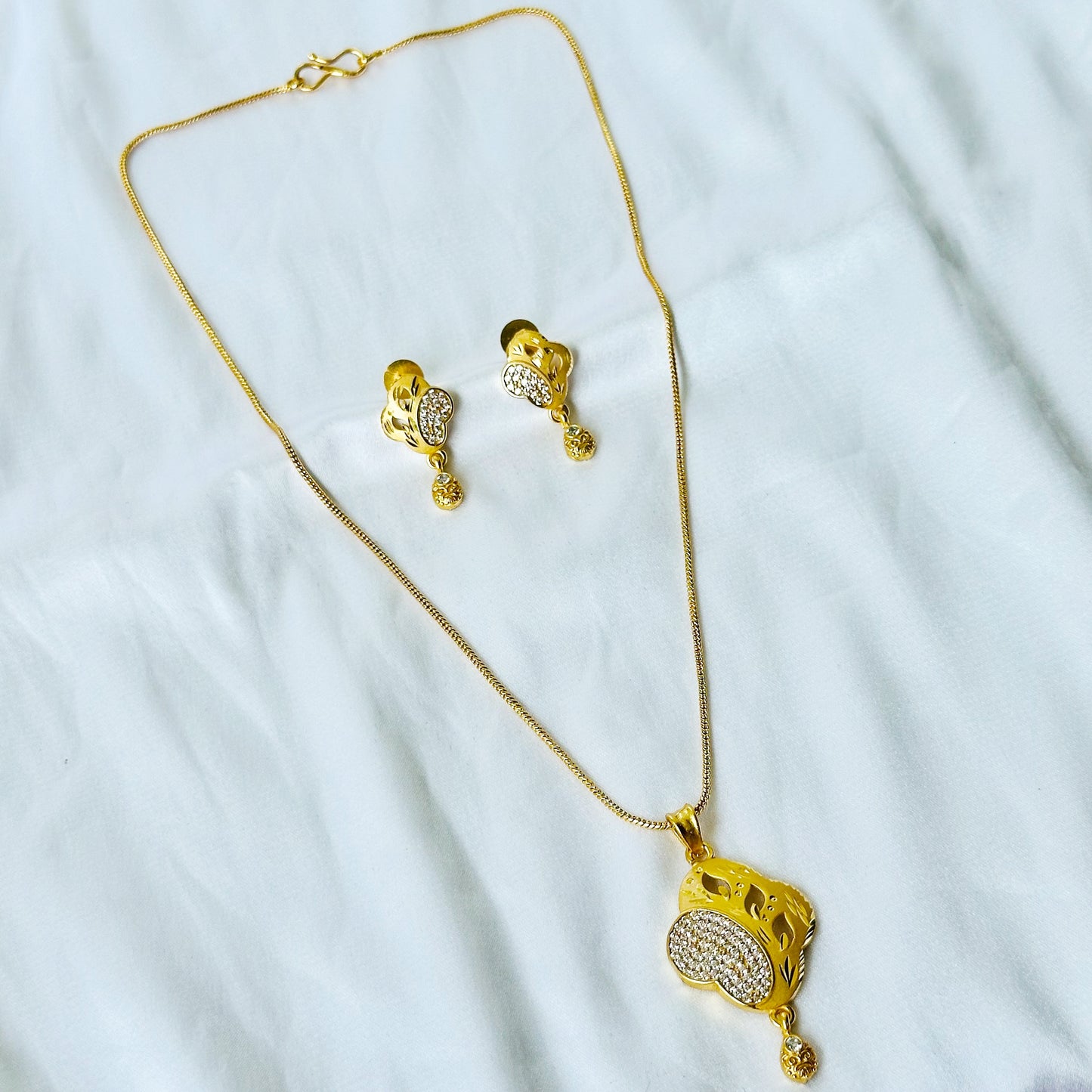 Abstract Leaf Design American Diamond 1 Micron Gold Plated Pendant Set