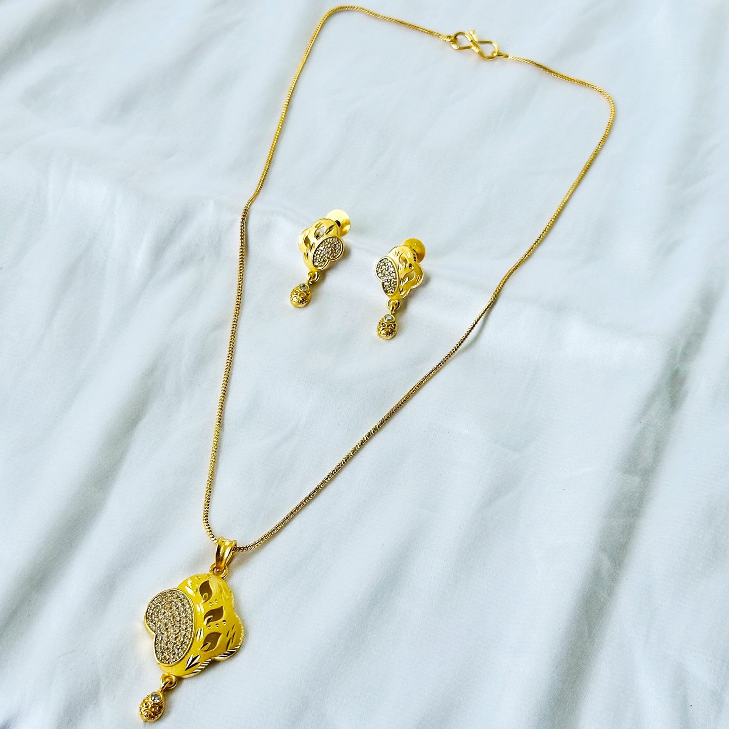 Abstract Leaf Design American Diamond 1 Micron Gold Plated Pendant Set
