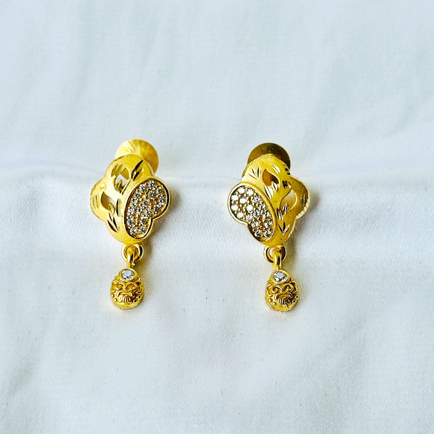 Abstract Leaf Design American Diamond 1 Micron Gold Plated Pendant Set