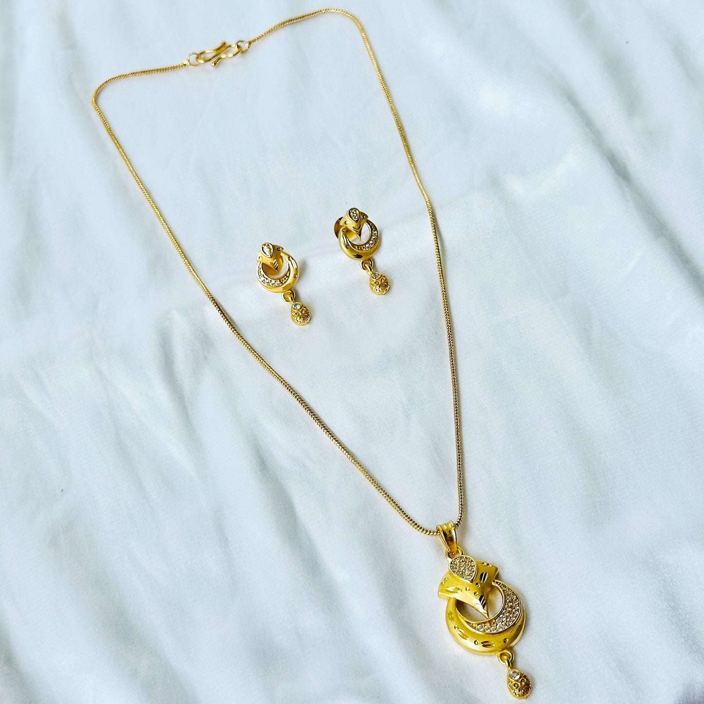 Abstract Design American Diamond 1 Micron Gold Plated Pendant Set