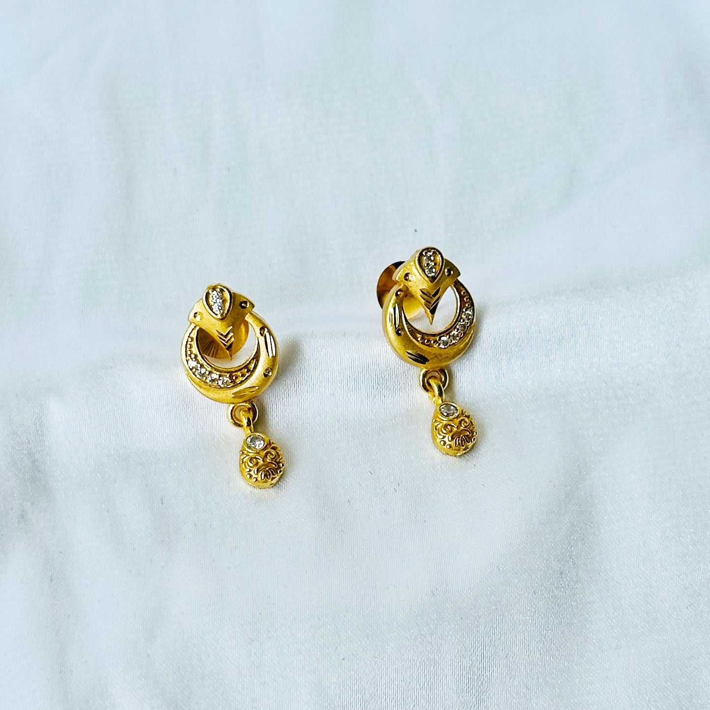 Abstract Design American Diamond 1 Micron Gold Plated Pendant Set