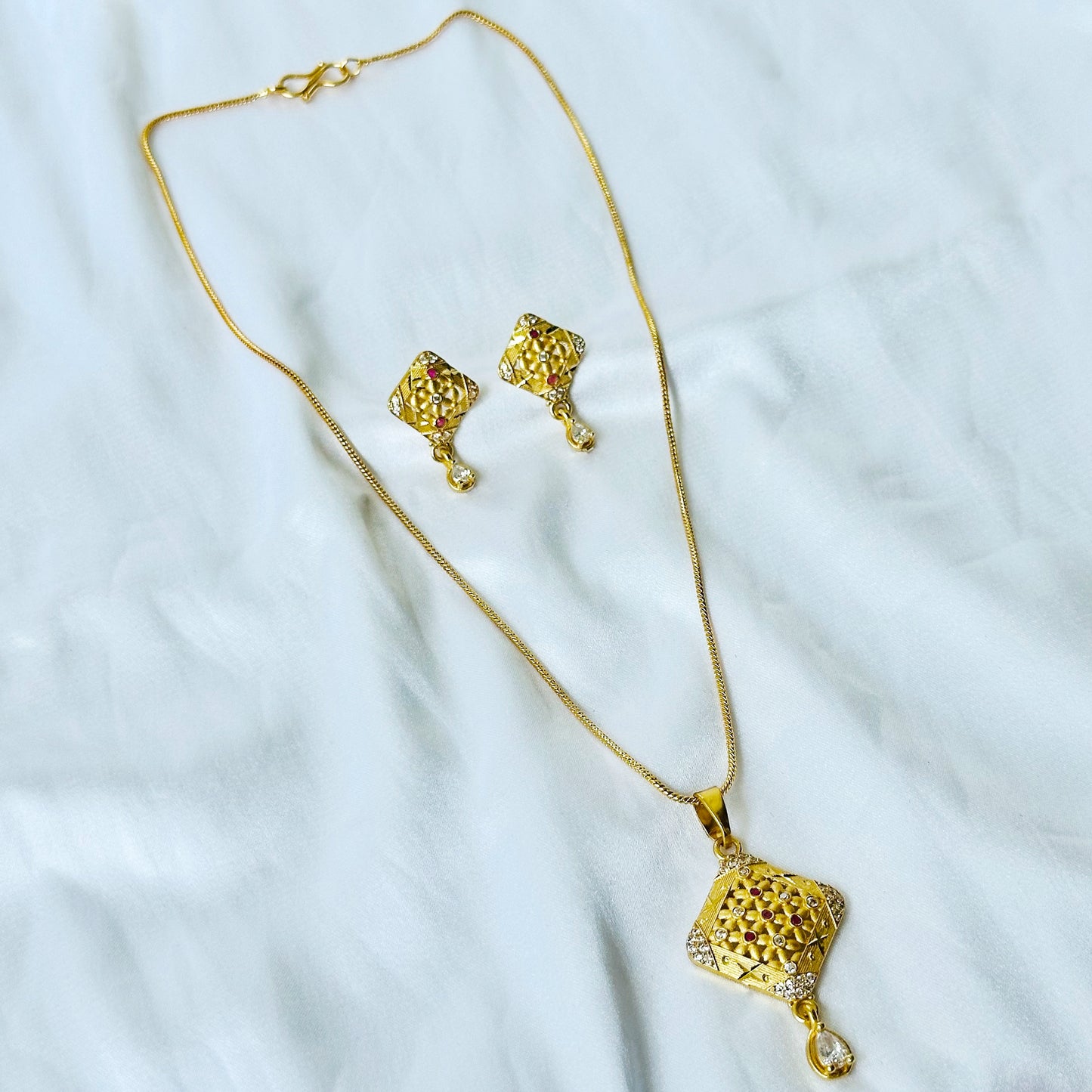 Abstract Floral Design American Diamond 1 Micron Gold Plated Pendant Set