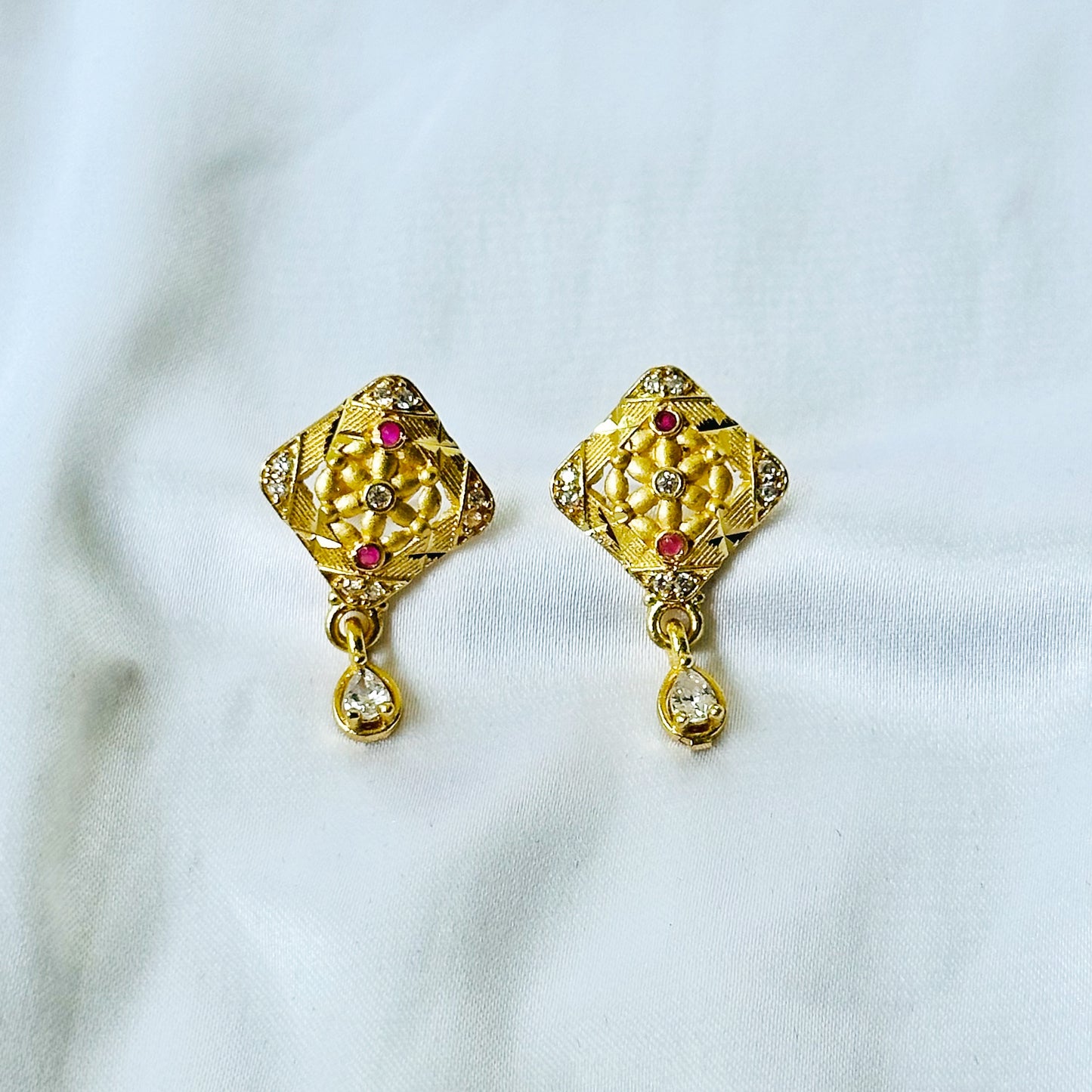 Abstract Floral Design American Diamond 1 Micron Gold Plated Pendant Set