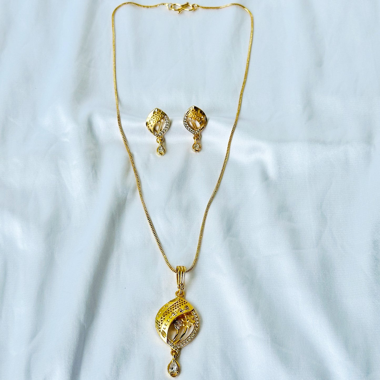 Leaf Drop Design American Diamond 1 Micron Gold Plated Pendant Set