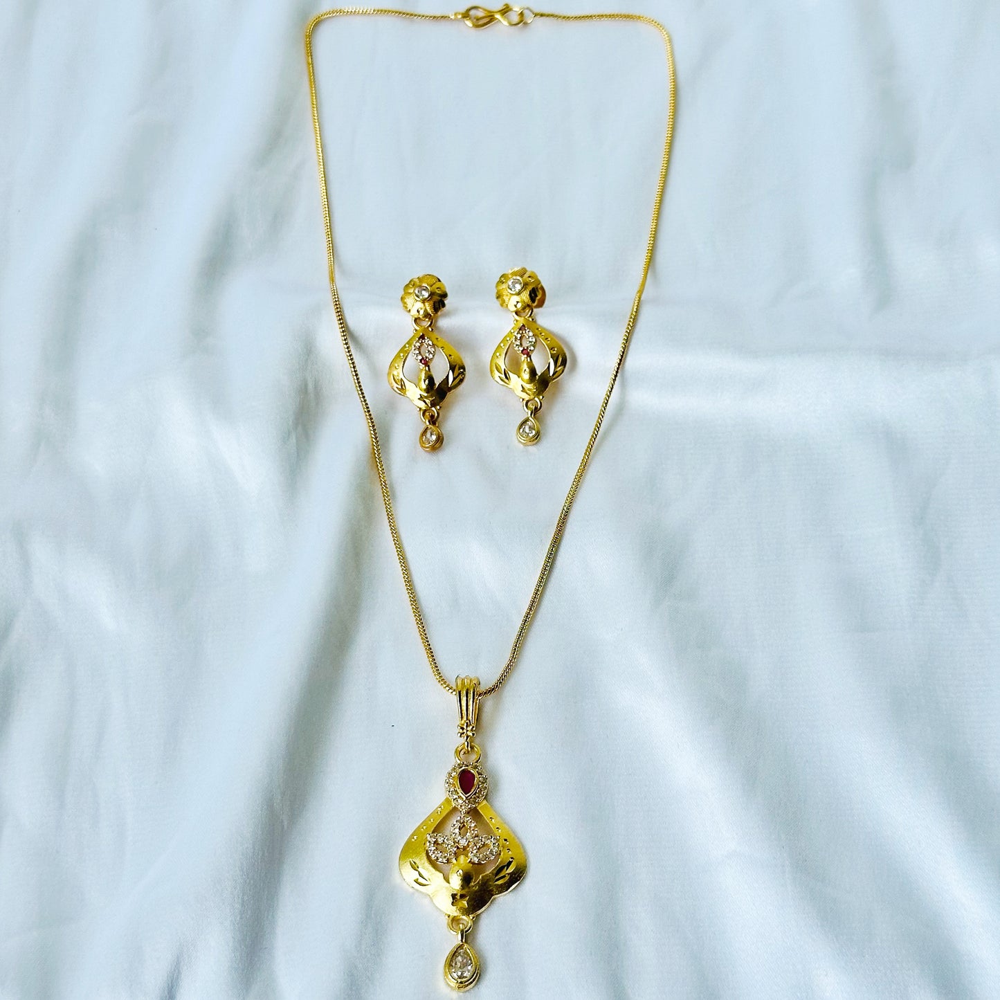 Abstract Design American Diamond 1 Micron Gold Plated Pendant Set