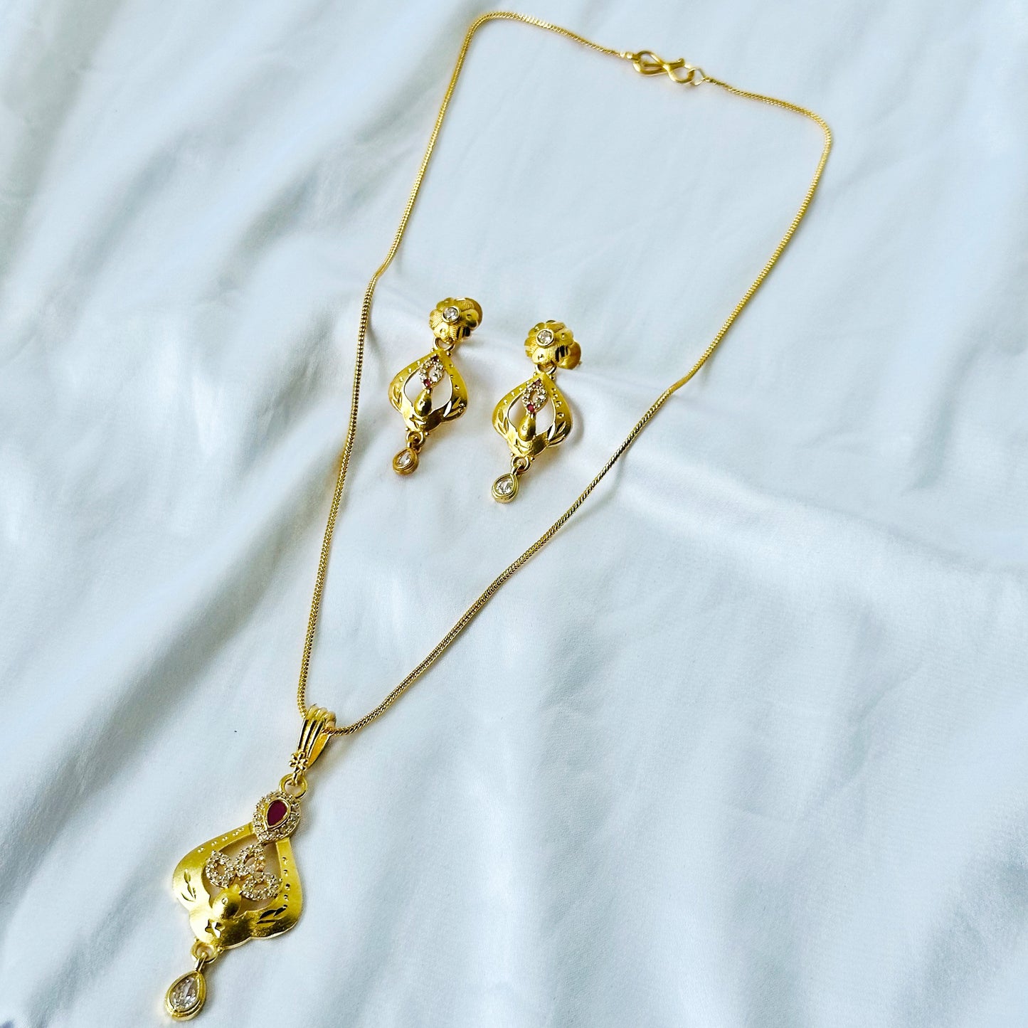 Abstract Design American Diamond 1 Micron Gold Plated Pendant Set