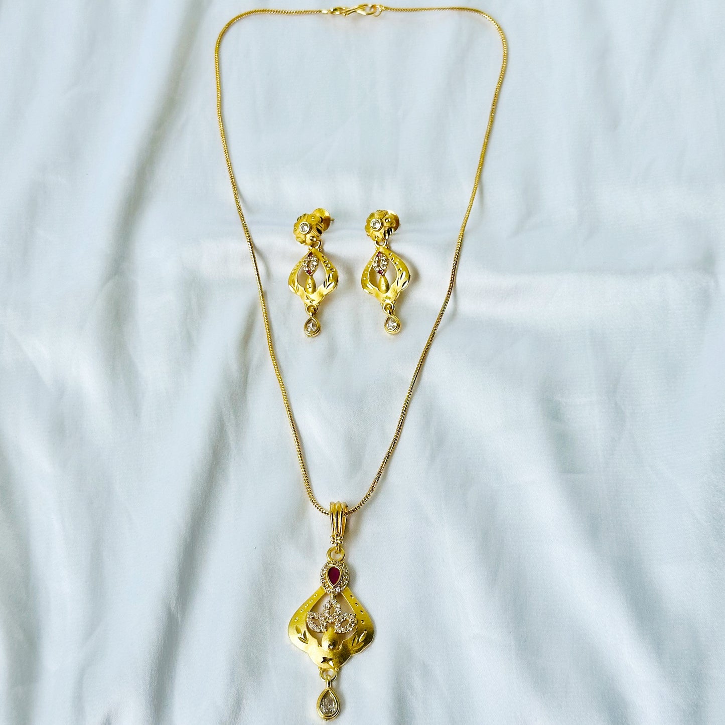 Abstract Design American Diamond 1 Micron Gold Plated Pendant Set