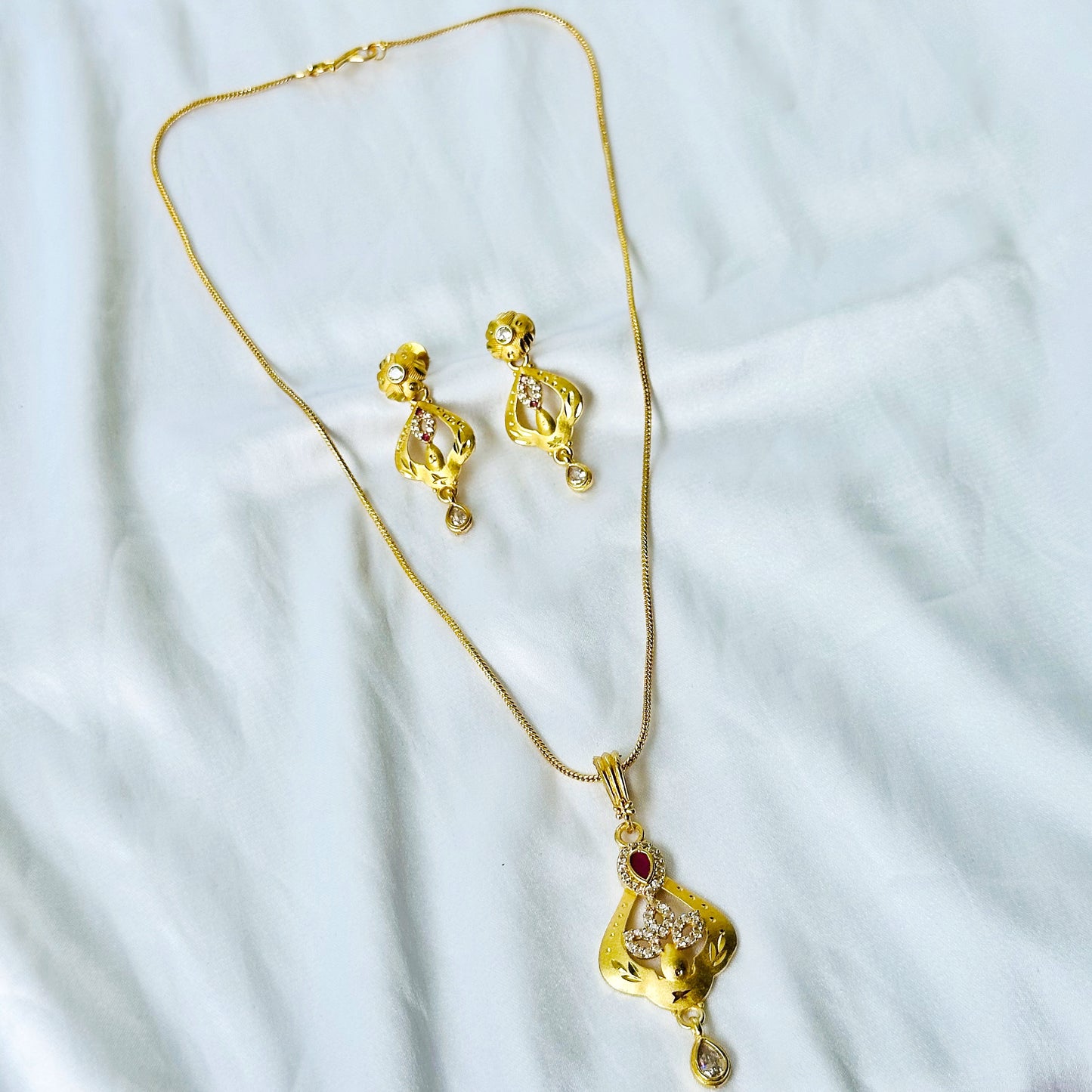 Abstract Design American Diamond 1 Micron Gold Plated Pendant Set