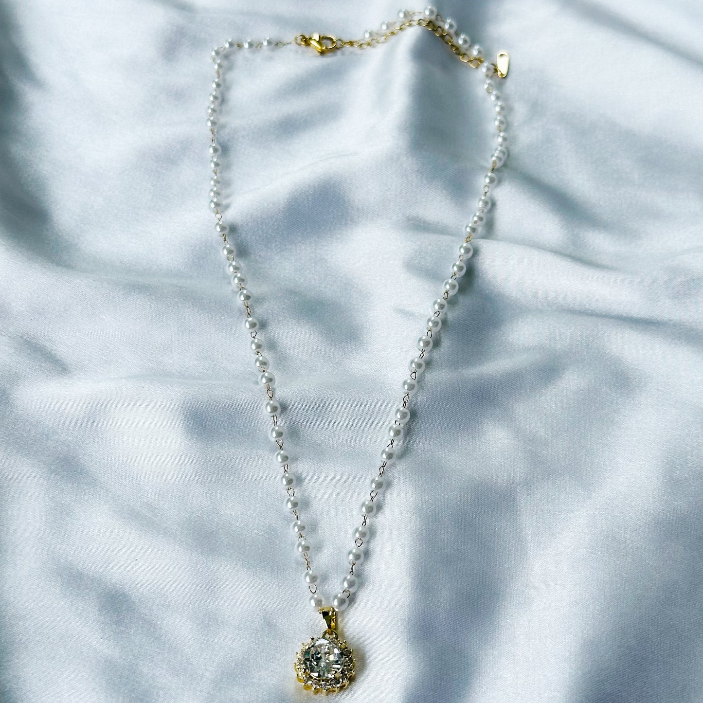 Solitaire Cubic Zircon Stone American Diamond Pearl Gold Plated Stainless Steel Necklace