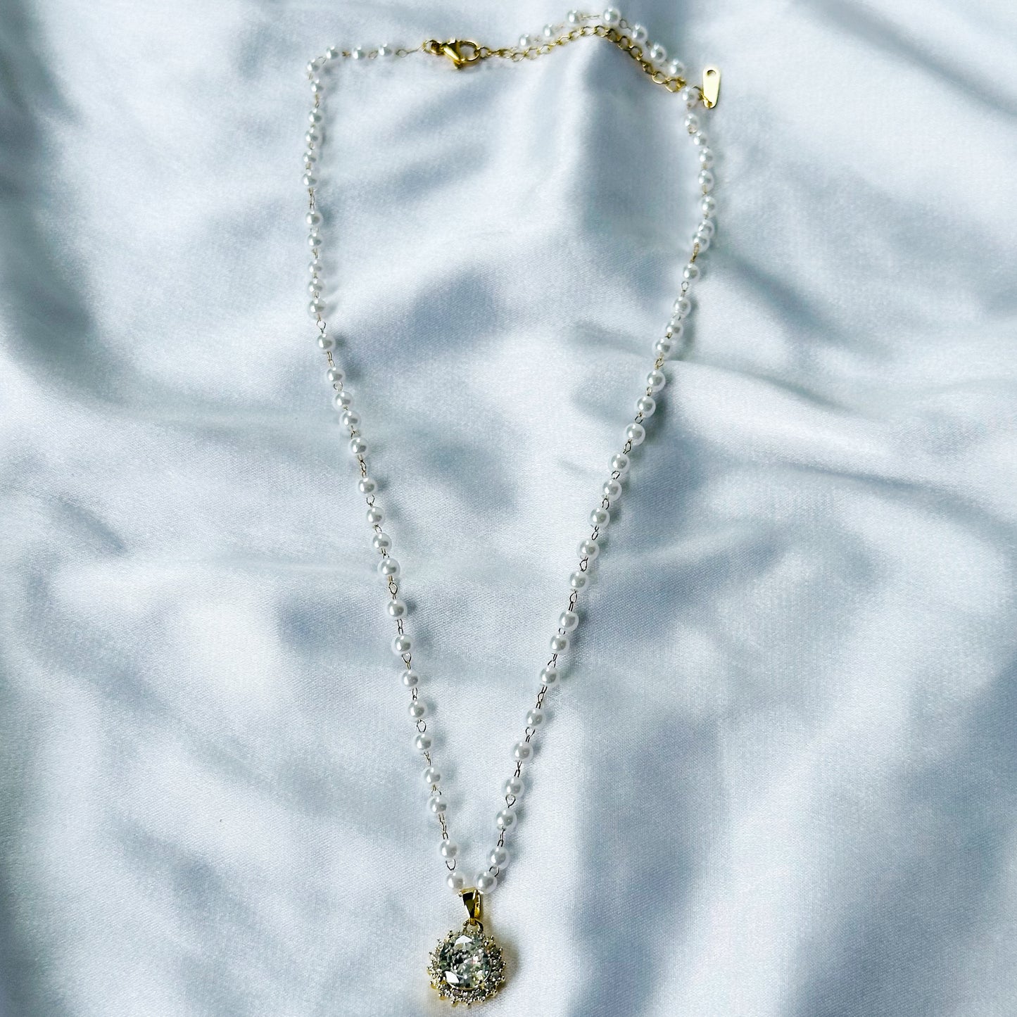 Solitaire Cubic Zircon Stone American Diamond Pearl Gold Plated Stainless Steel Necklace