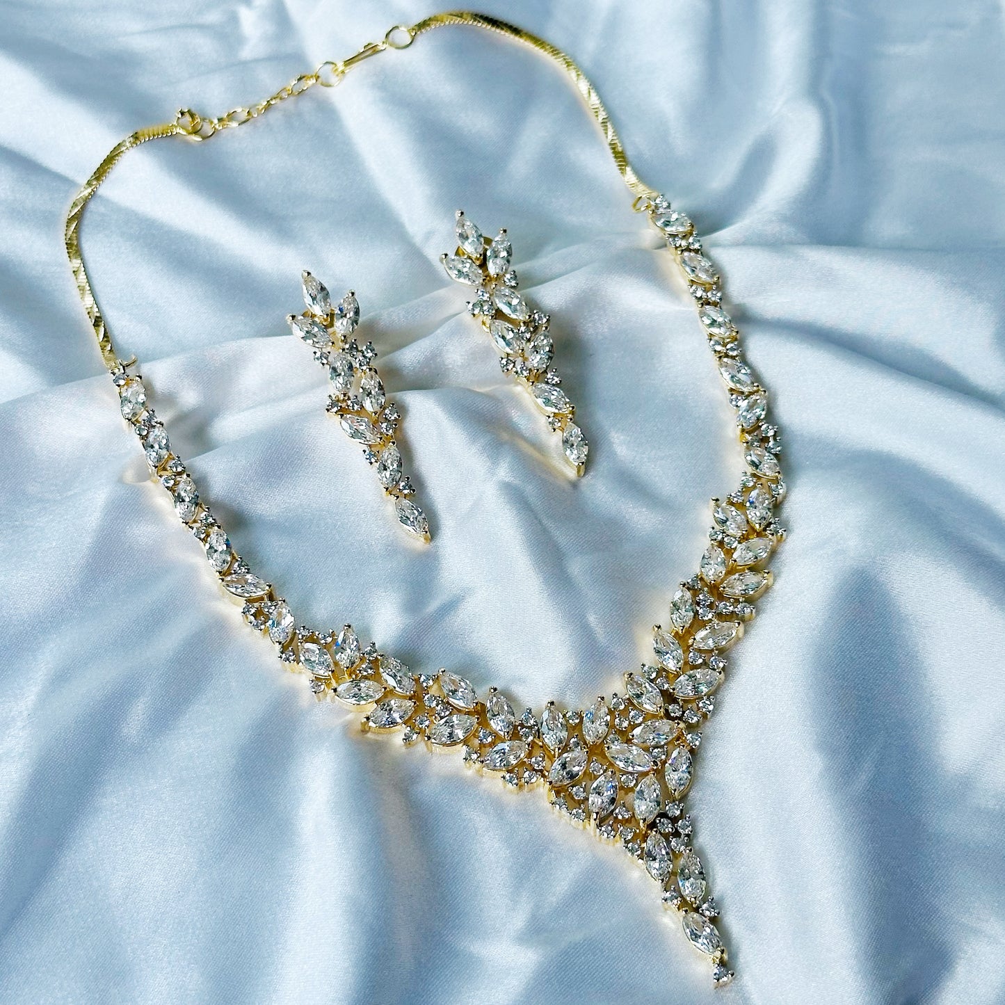 Solitaire Cubic Zircon American Diamond Gold/Silver Plated Necklace Set