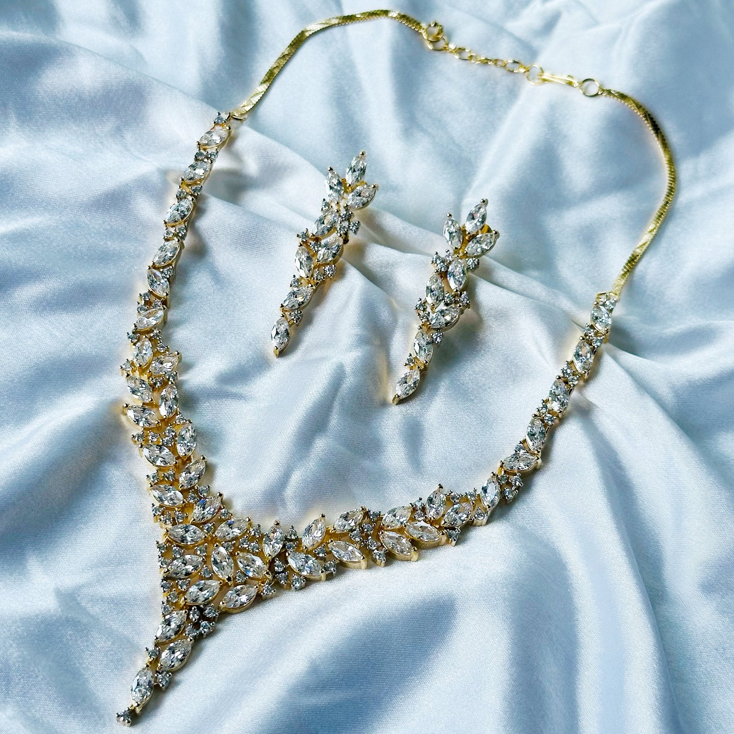 Solitaire Cubic Zircon American Diamond Gold/Silver Plated Necklace Set