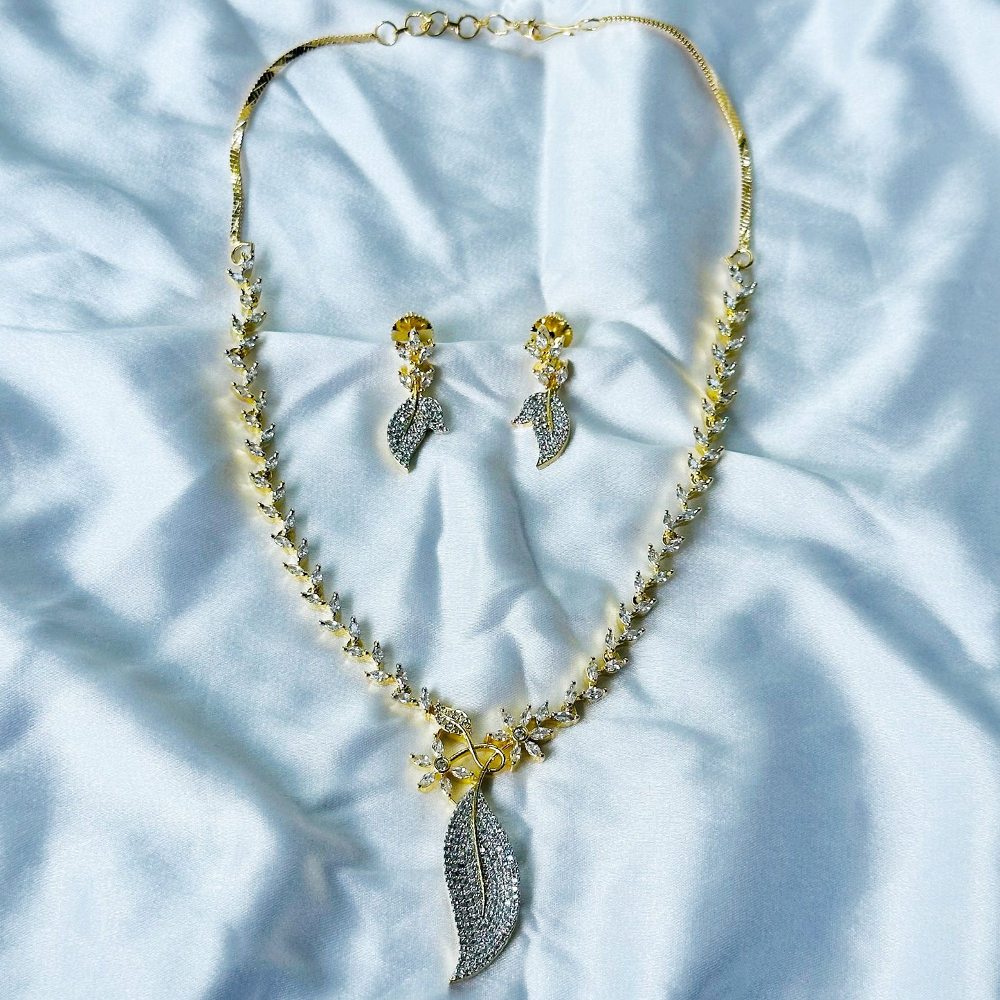 Solitaire Cubic Zircon American Diamond Gold/Silver Plated Necklace Set