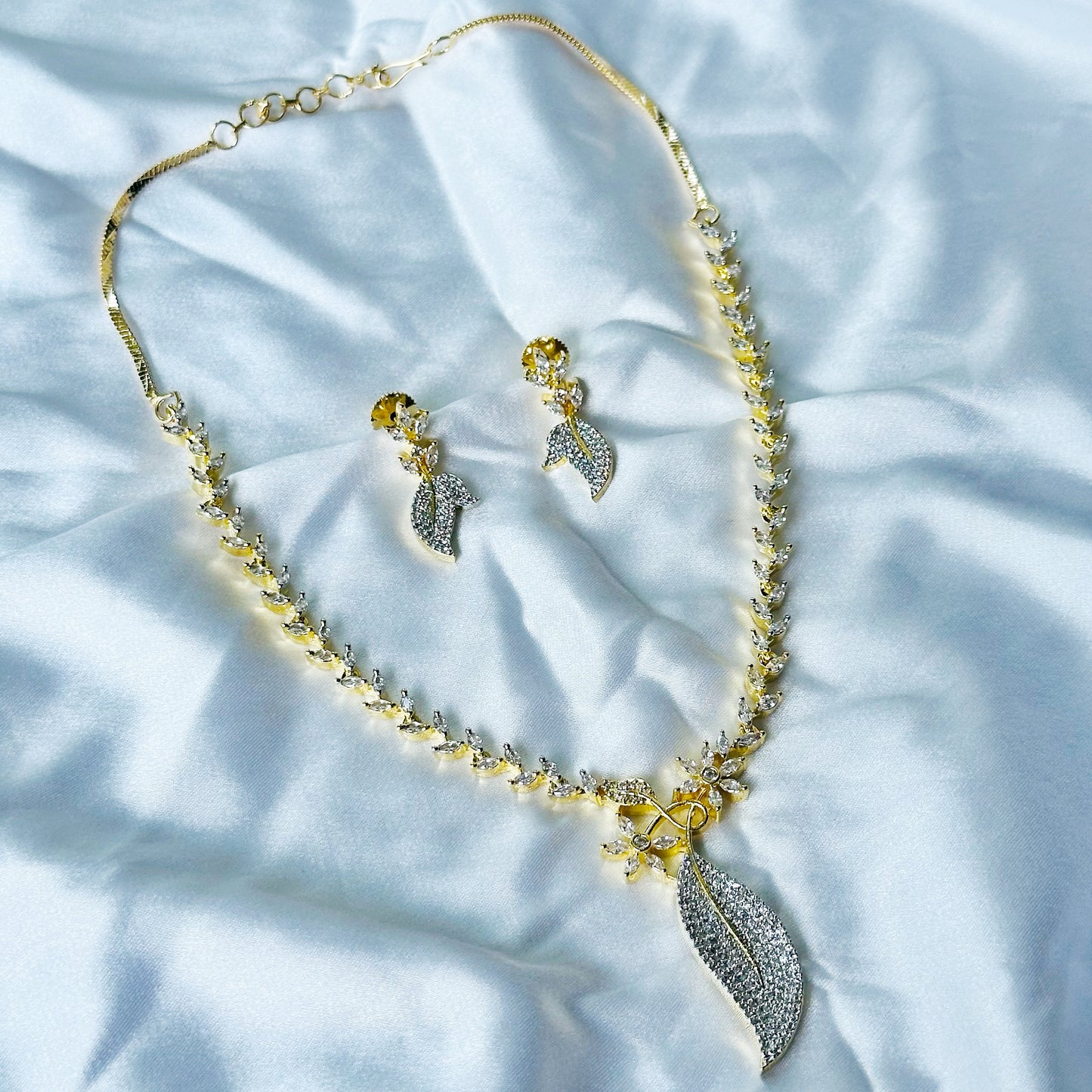 Solitaire Cubic Zircon American Diamond Gold/Silver Plated Necklace Set