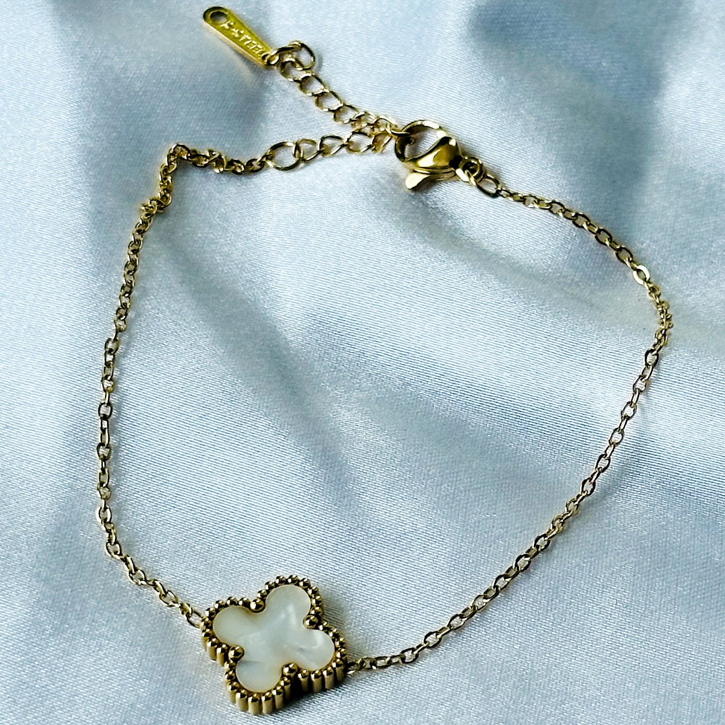 White Floral Design Gold Plated Adjustable Stainless Steel Chain Bracelet
