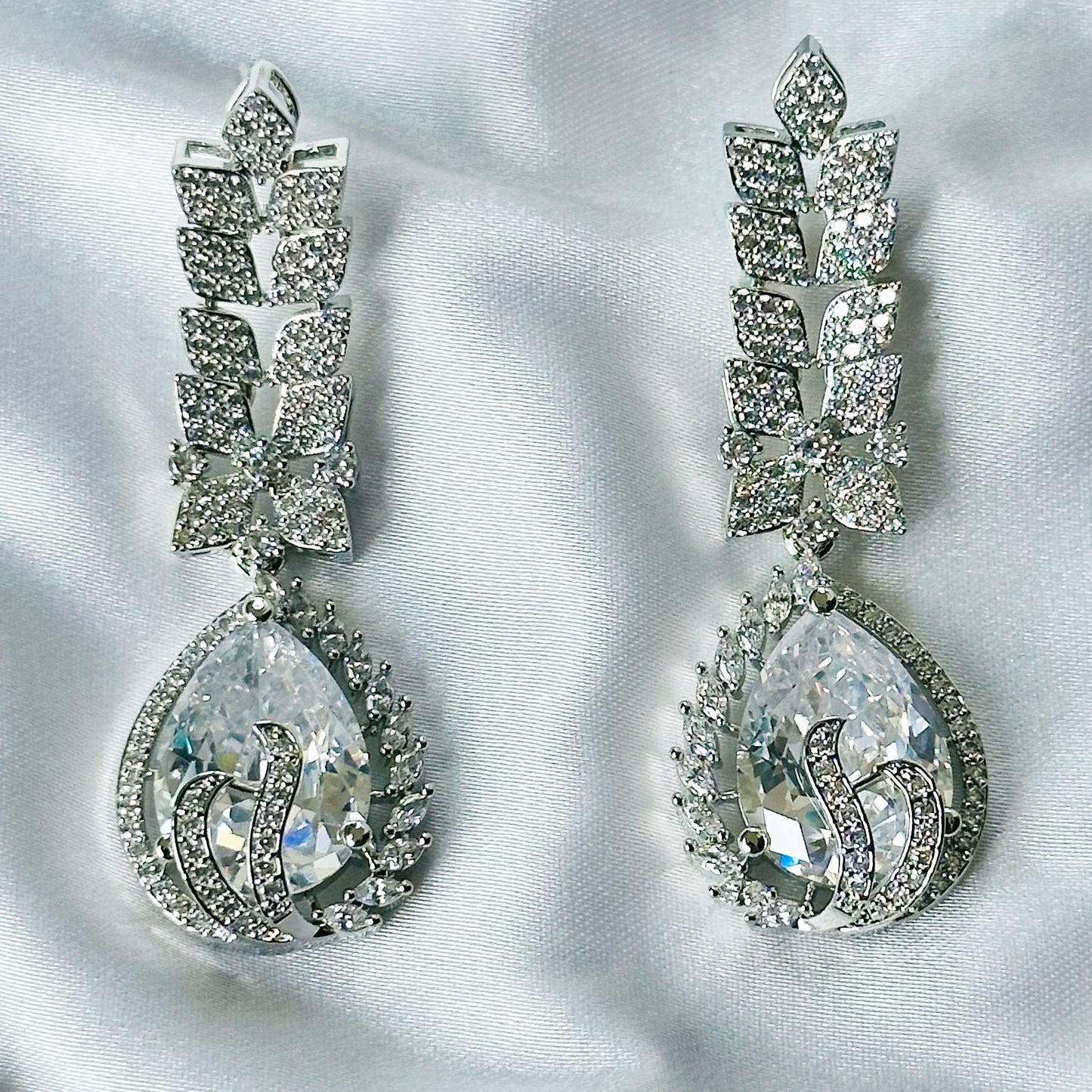 Solitaire Cubic Zircon American Diamond Silver Plated Necklace Set